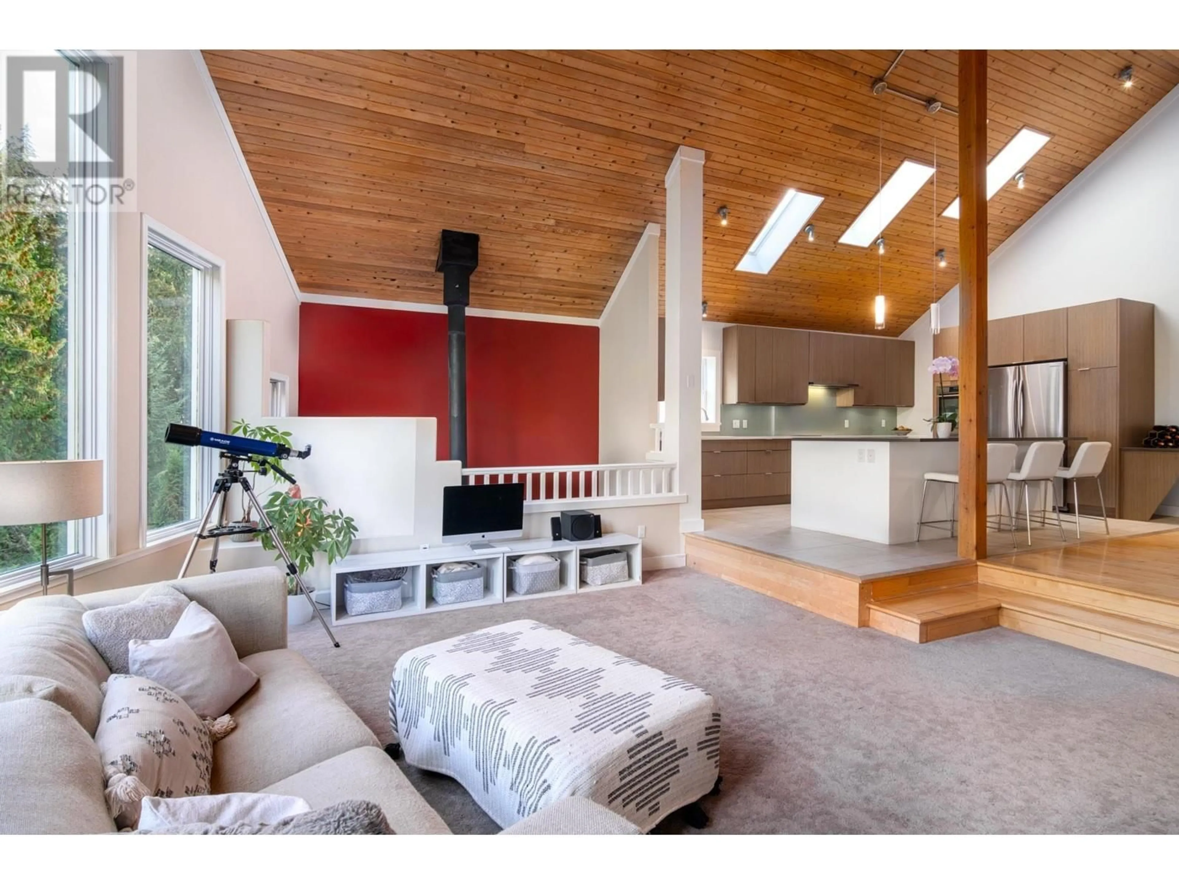 Living room, wood floors for 1044 TOBERMORY WAY, Squamish British Columbia V0N1T0