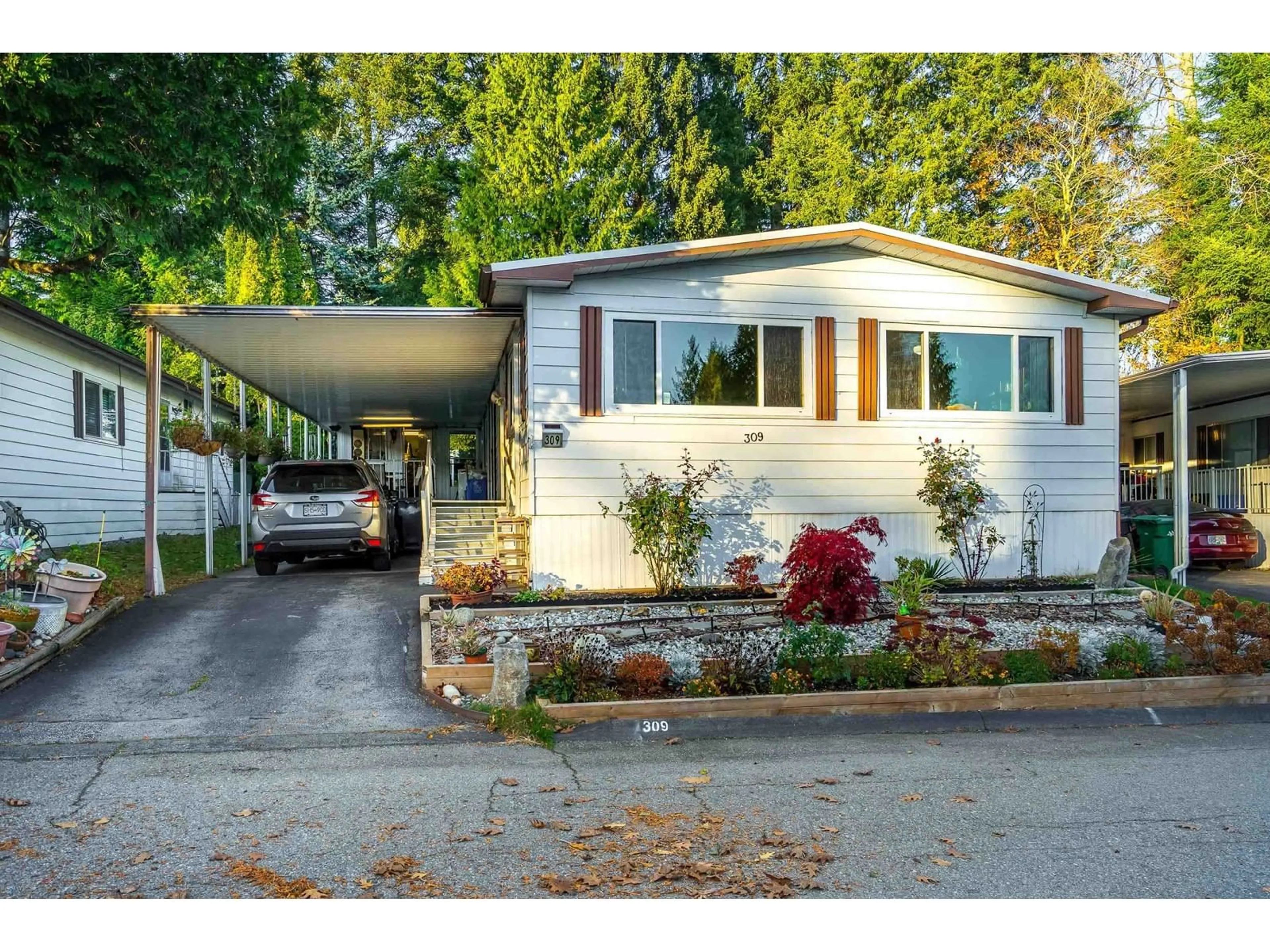 Home with vinyl exterior material, street for 309 - 1840 160, Surrey British Columbia V4A4X4