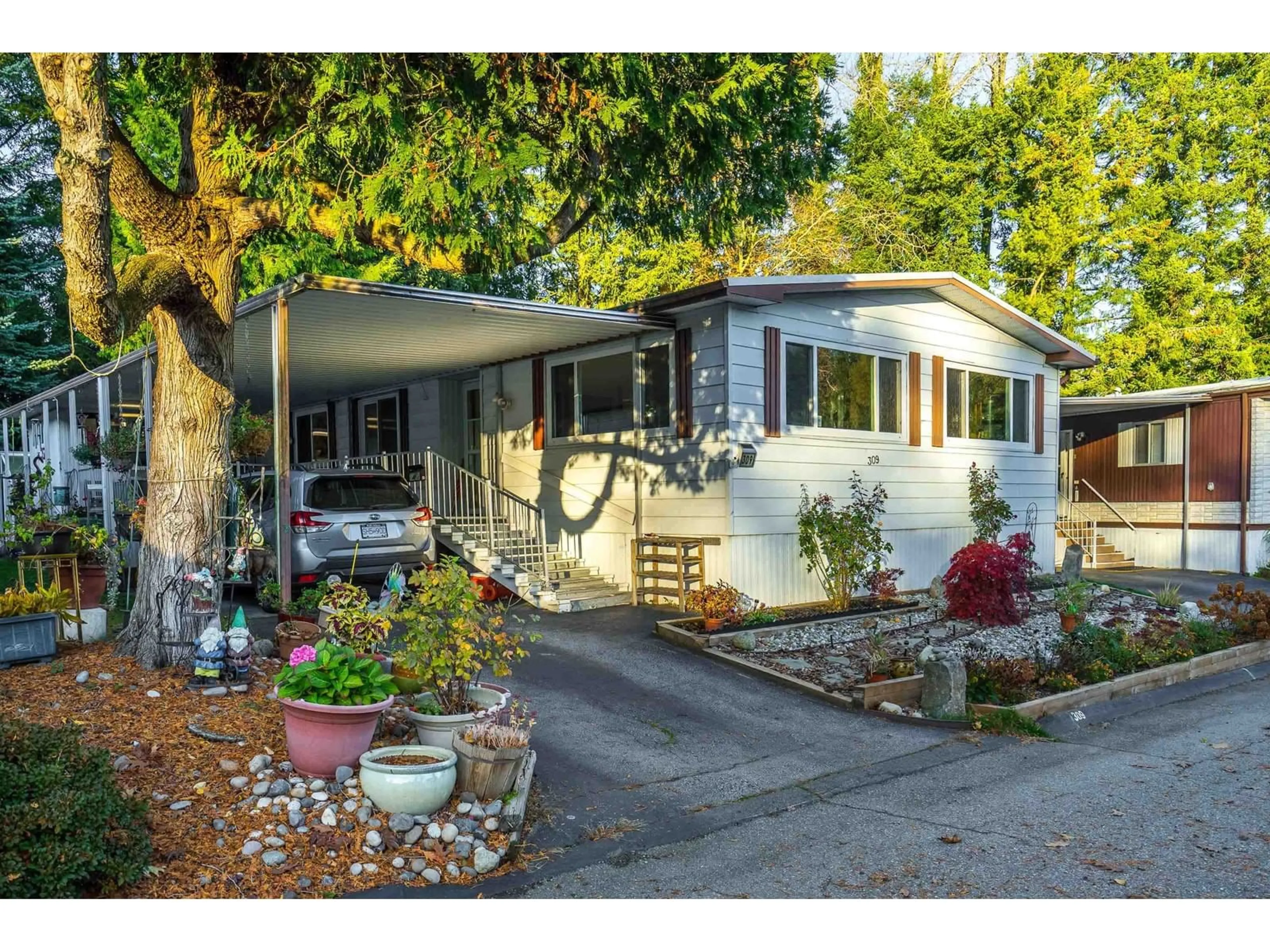 Home with vinyl exterior material, street for 309 - 1840 160, Surrey British Columbia V4A4X4