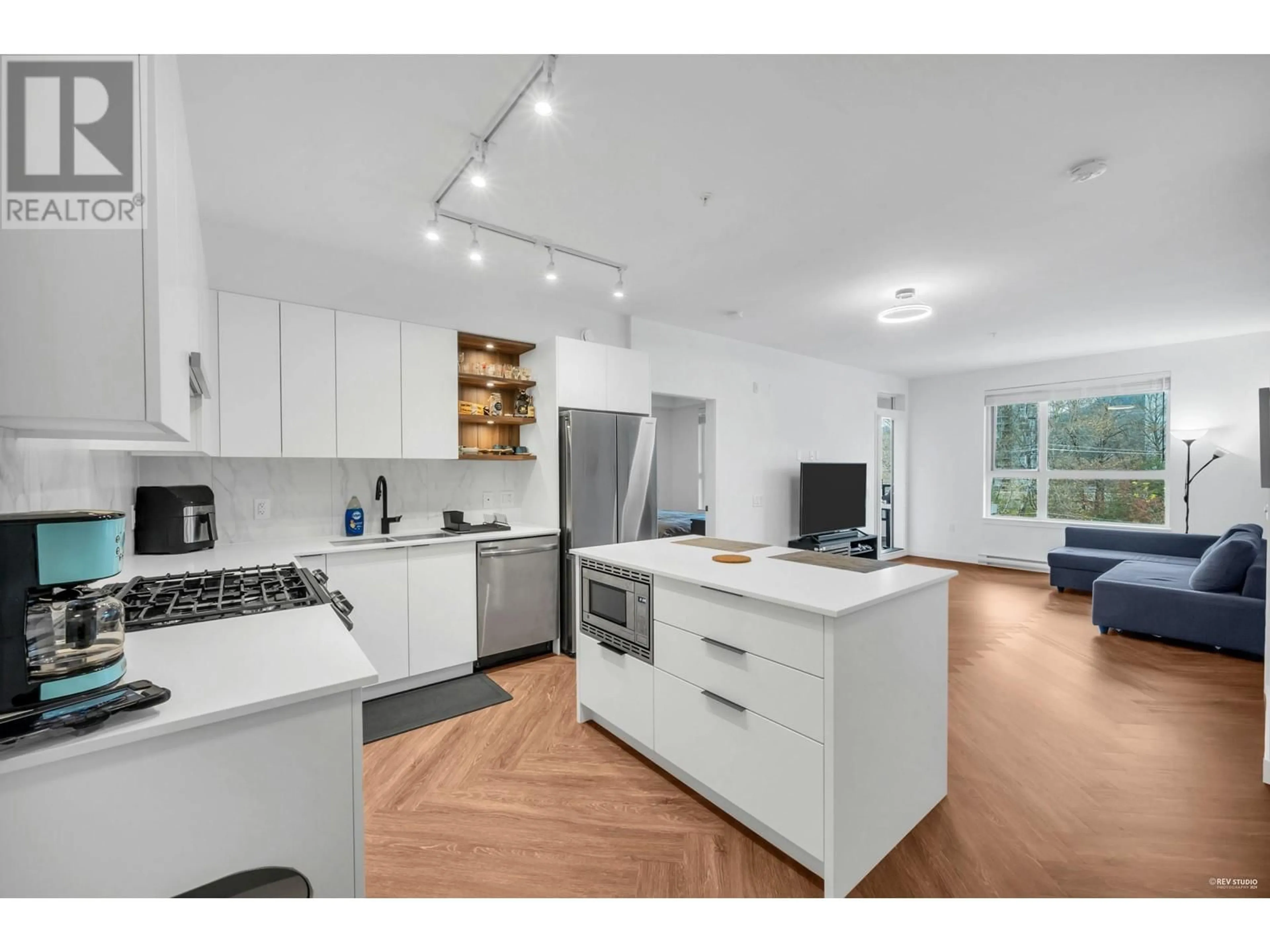 Open concept kitchen for 411 3229 ST JOHNS STREET, Port Moody British Columbia V3H0M4