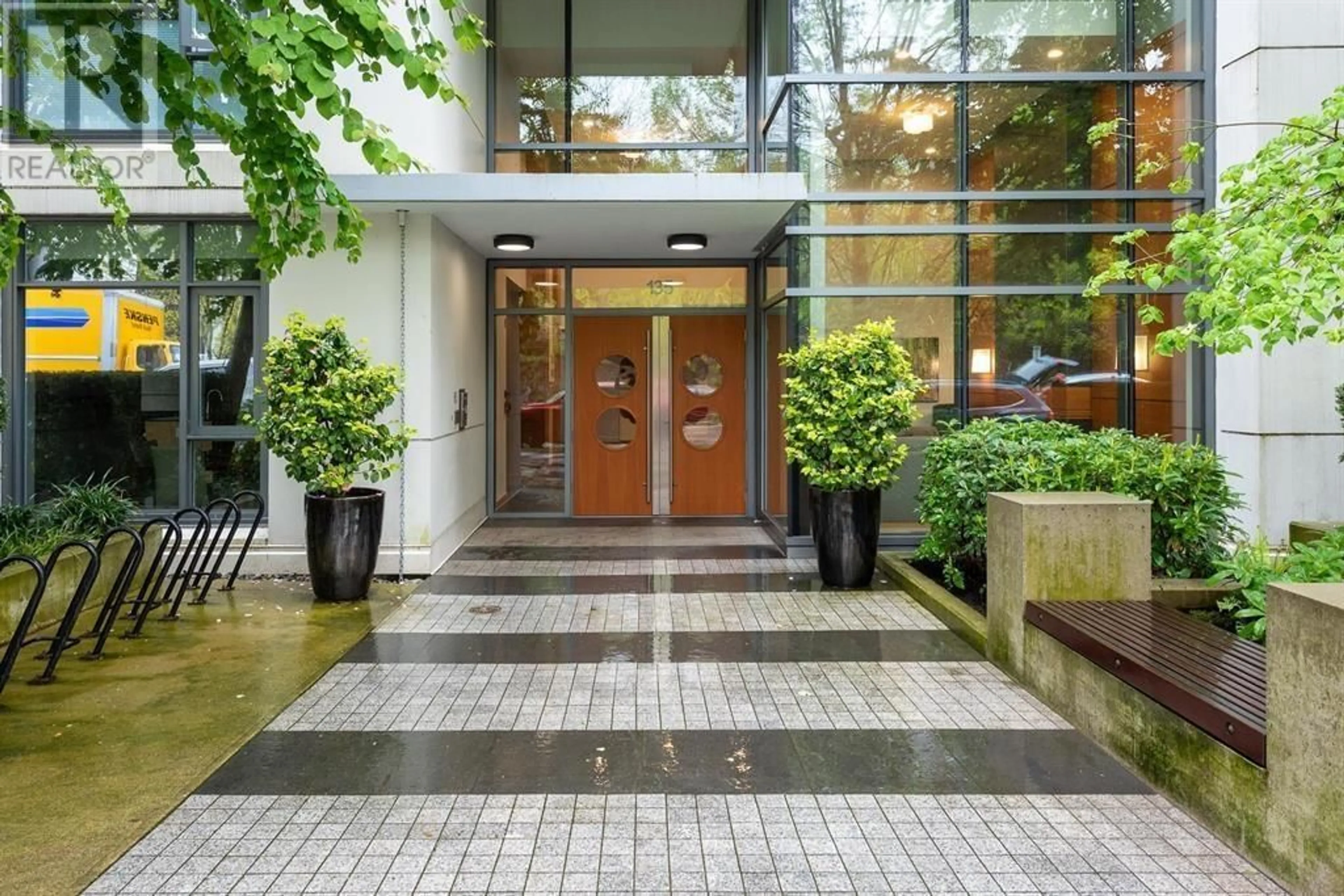 Indoor foyer, ceramic floors for 508 135 W 2ND STREET, North Vancouver British Columbia V7M0C5