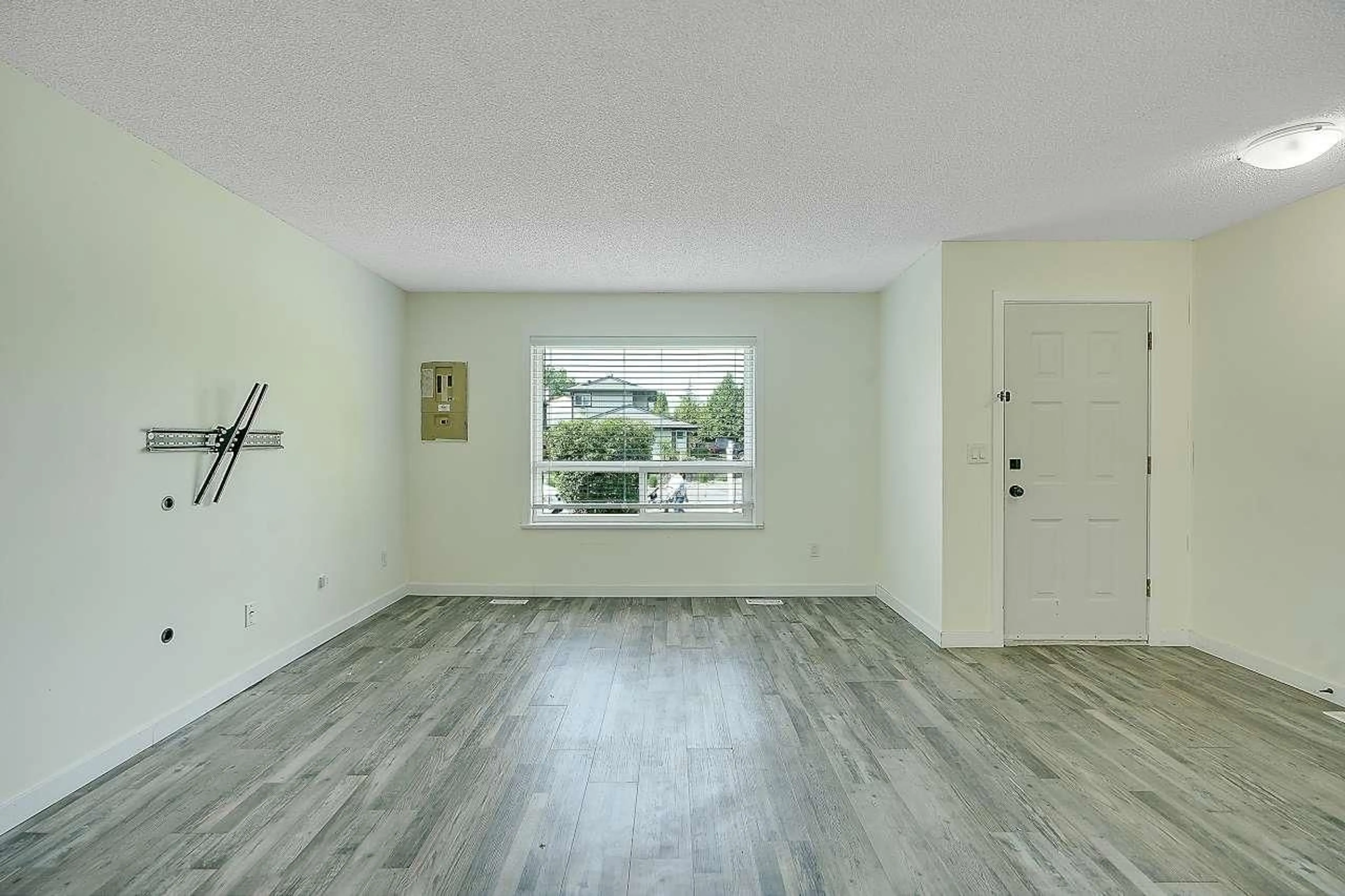 A pic of a room, not visible floor for 2393 WAKEFIELD DRIVE, Langley British Columbia V2Y1B3