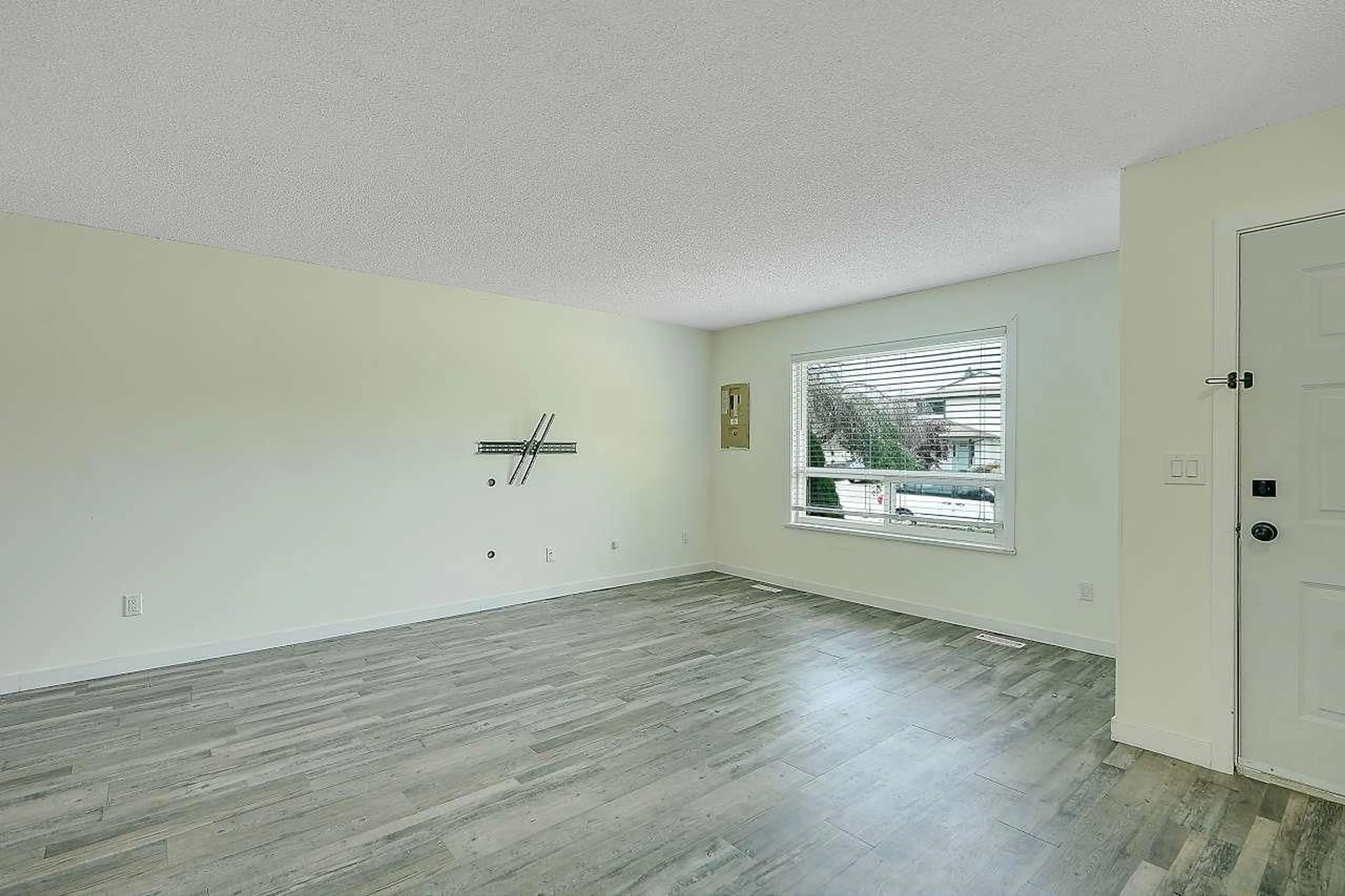 A pic of a room, not visible floor for 2393 WAKEFIELD DRIVE, Langley British Columbia V2Y1B3