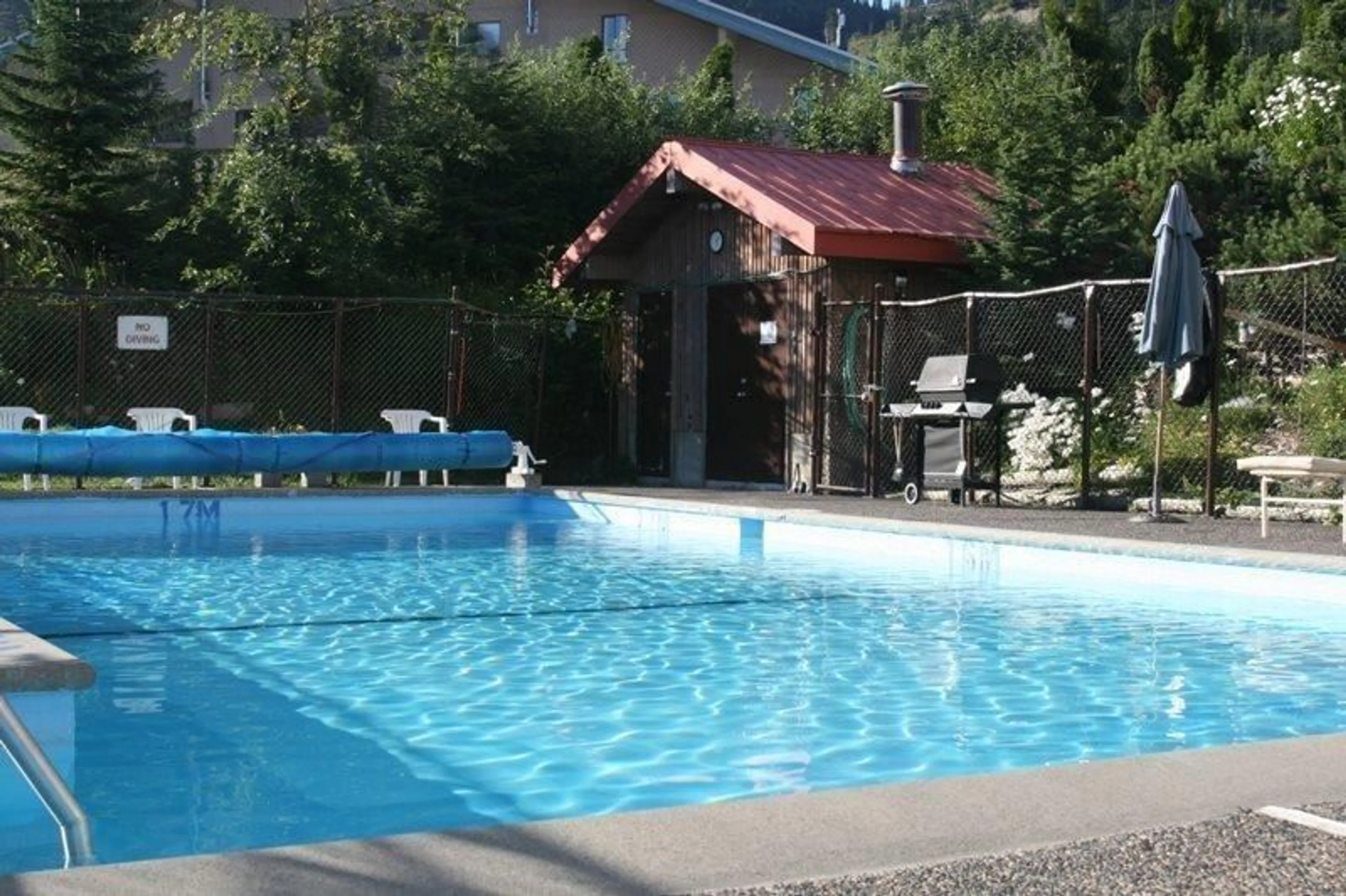 Indoor or outdoor pool for 303B 21000 ENZIAN WAY, Agassiz British Columbia V0M1A1