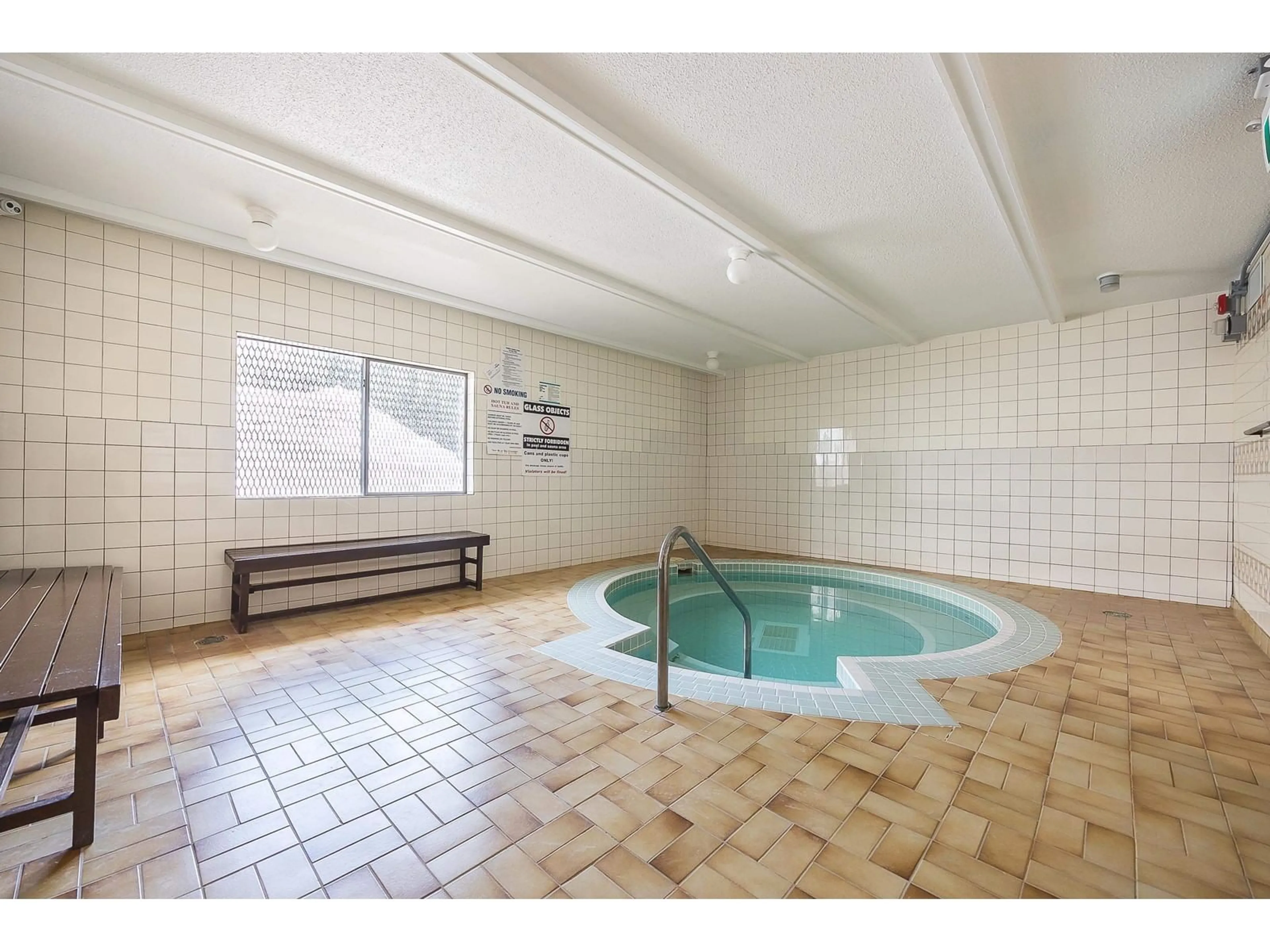 Indoor or outdoor pool for 303B 21000 ENZIAN WAY, Agassiz British Columbia V0M1A1