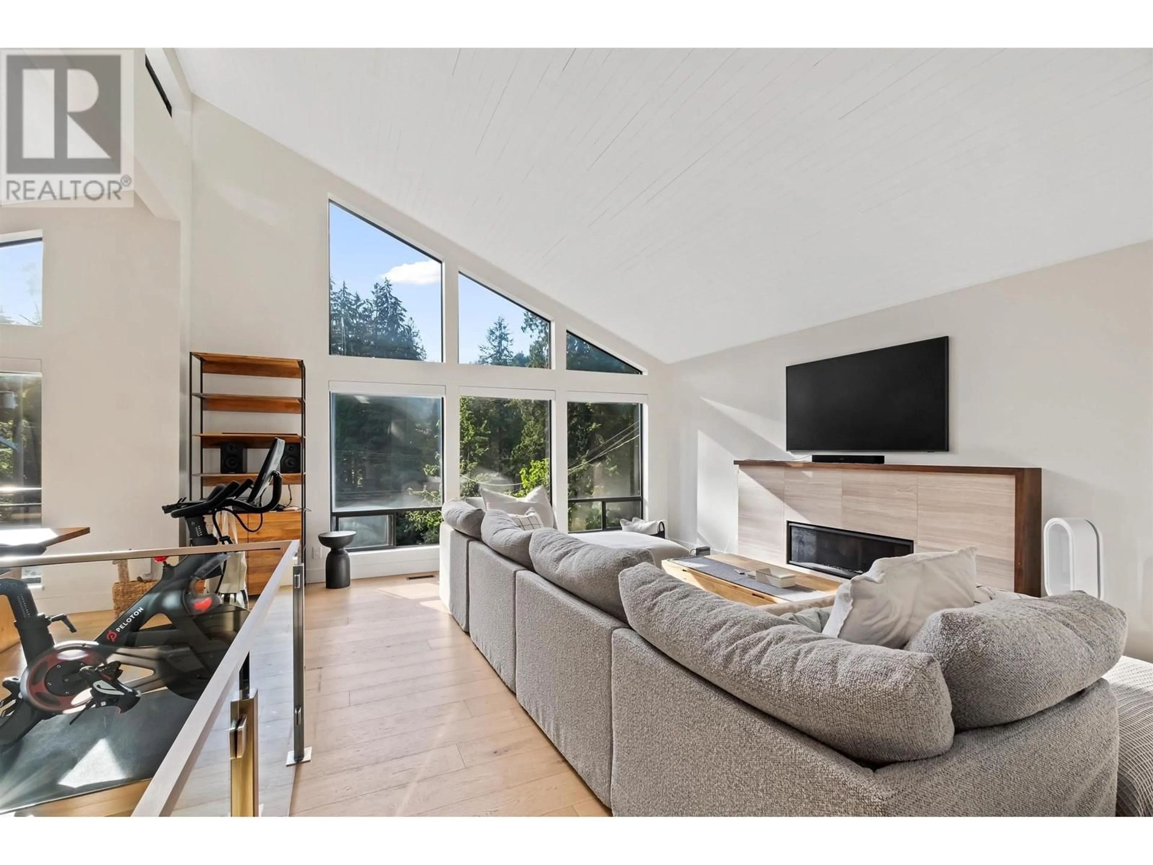 Living room, wood floors for 1050 RIVERSIDE DRIVE, North Vancouver British Columbia V7H1V5