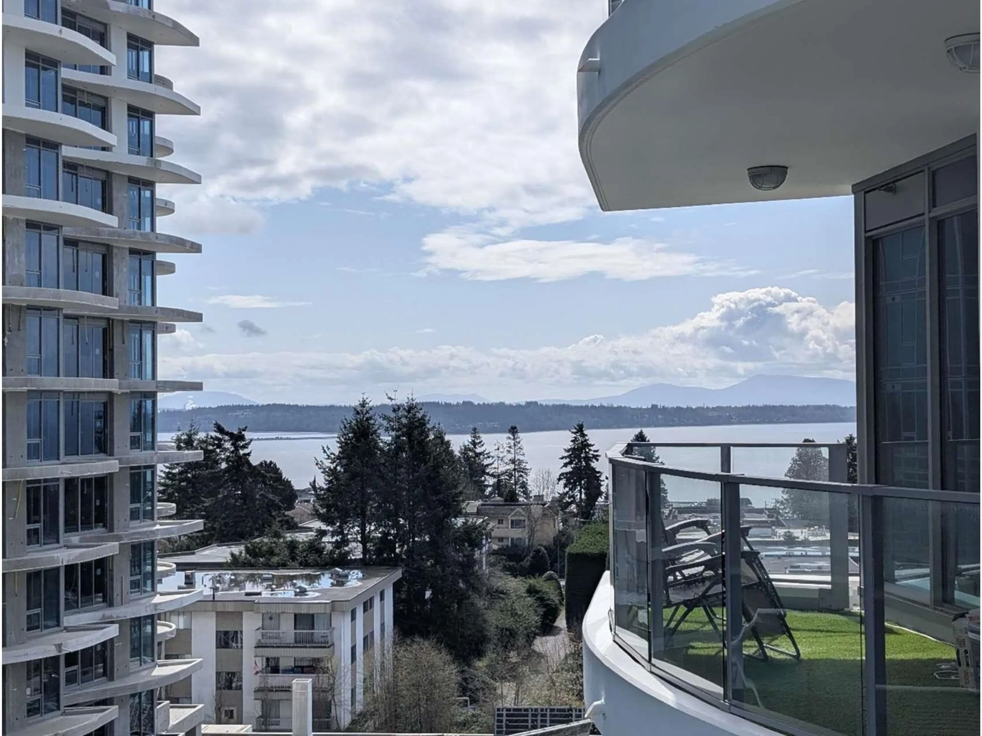 Balcony in the apartment, water/lake/river/ocean view for 704 - 1500 MARTIN, White Rock British Columbia V4B0C2