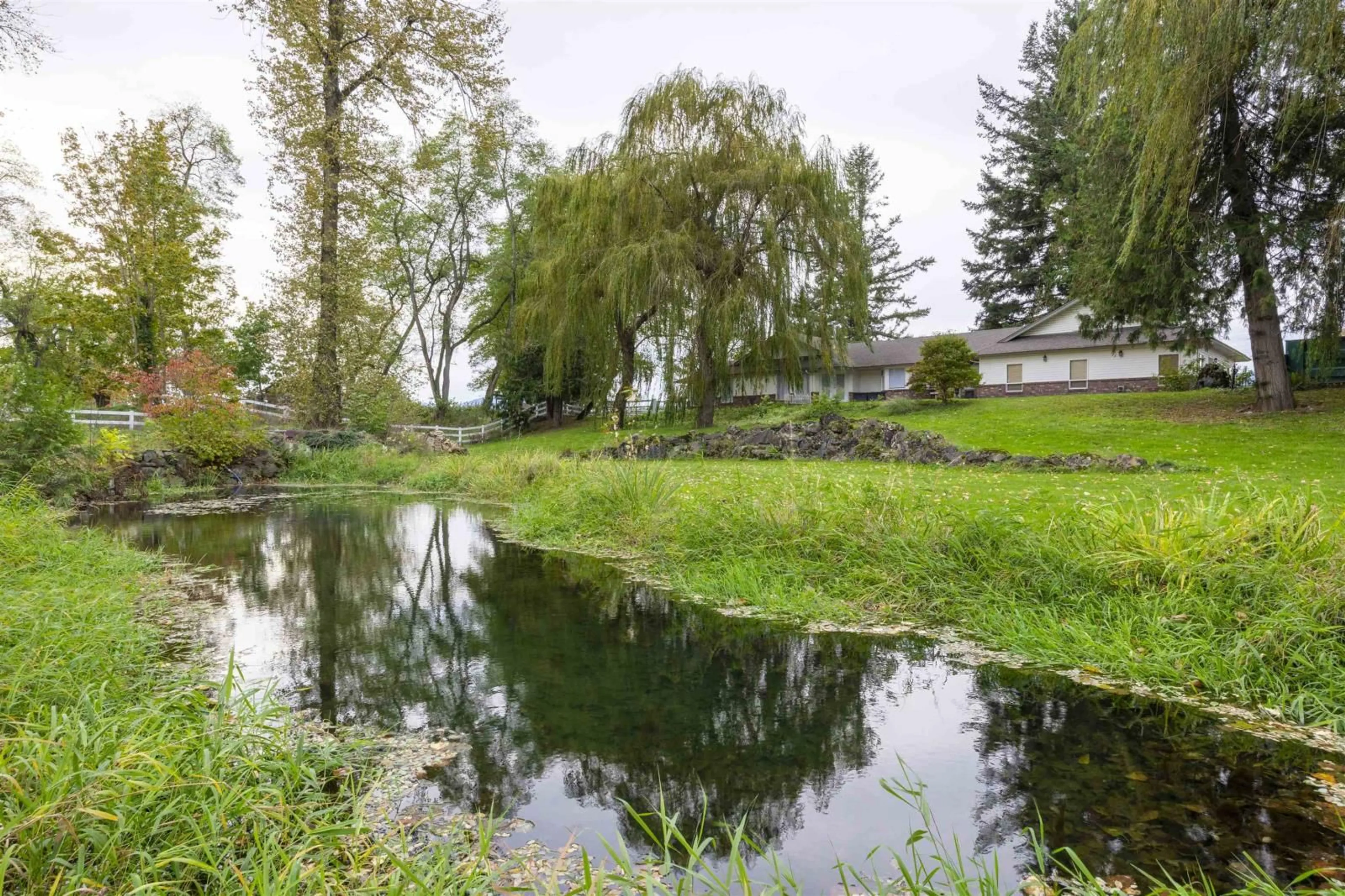 Patio, cottage for 6911 CHILLIWACK RIVER ROAD|Sardis East V, Chilliwack British Columbia V2R4M2