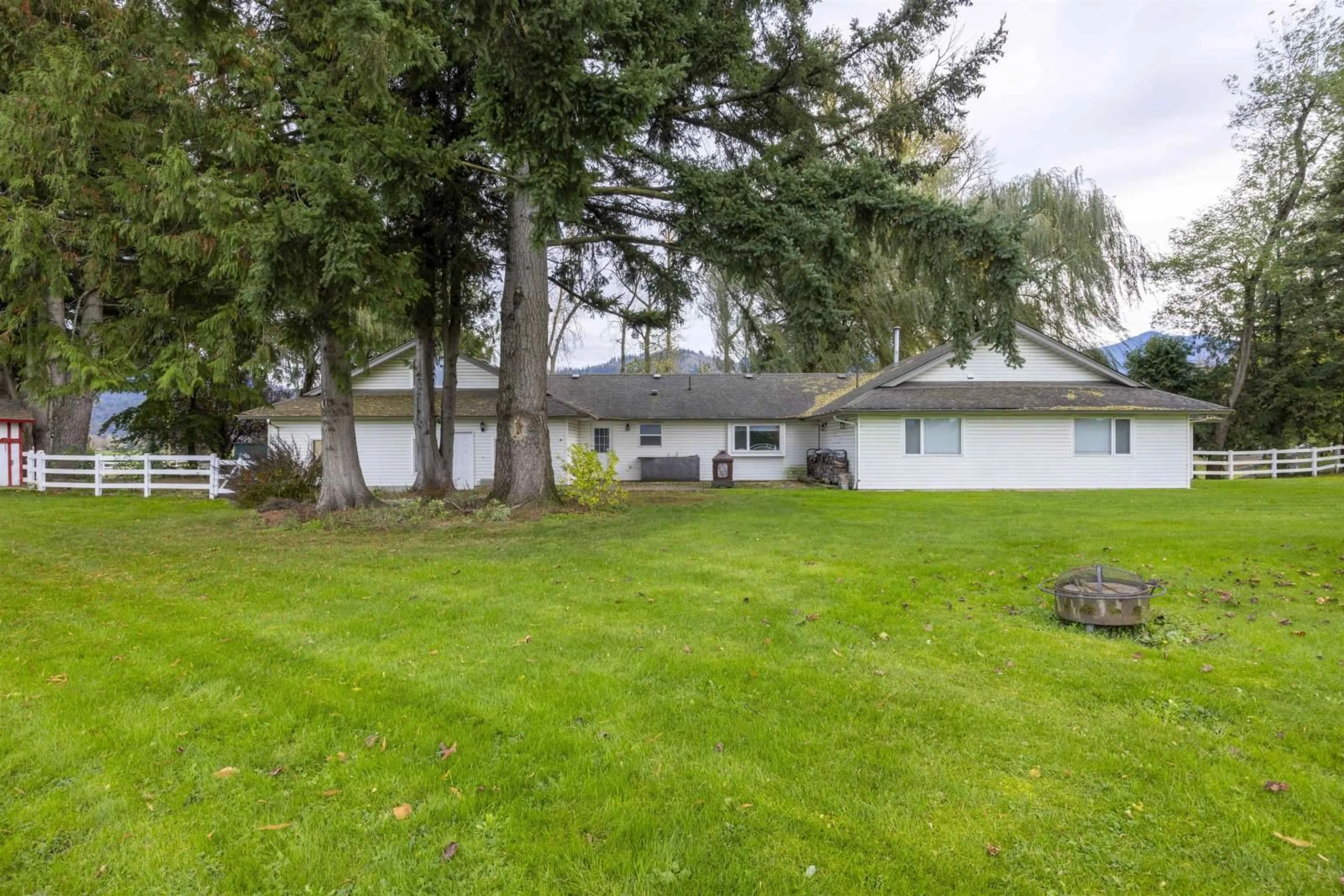 Frontside or backside of a home, cottage for 6911 CHILLIWACK RIVER ROAD|Sardis East V, Chilliwack British Columbia V2R4M2