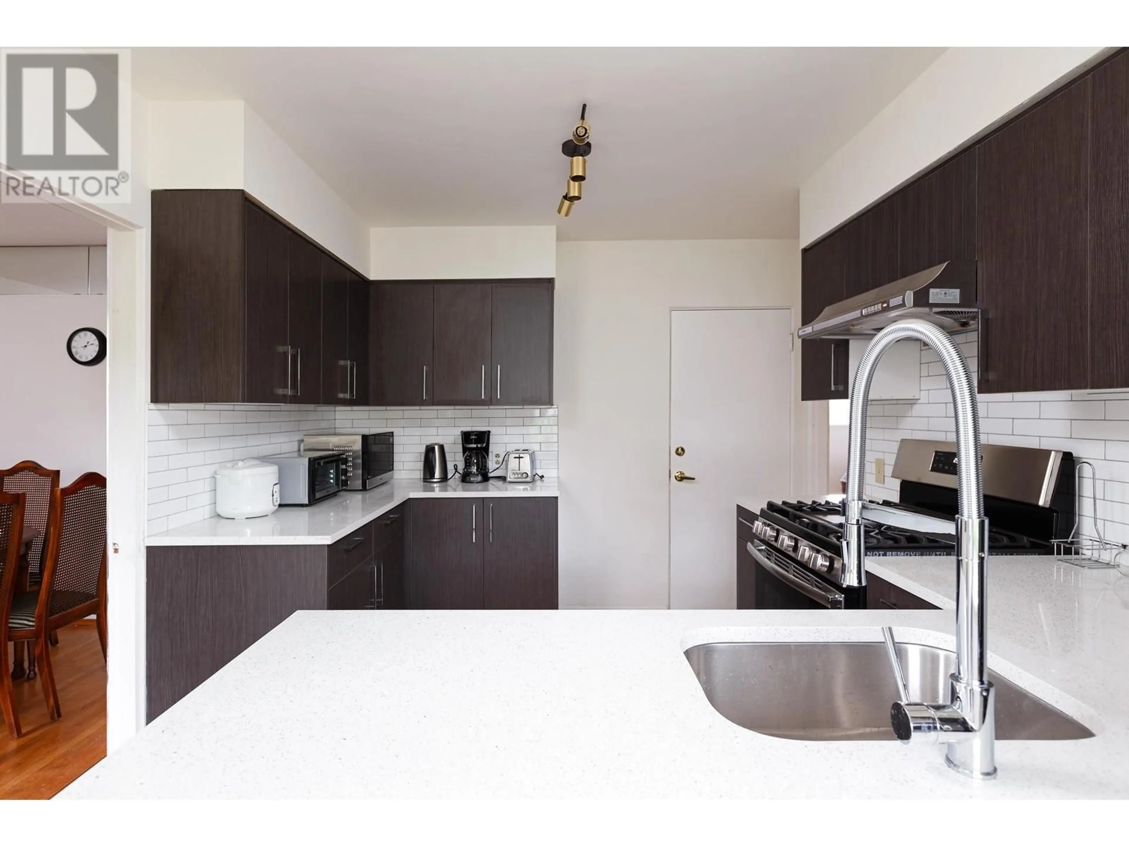 Standard kitchen, wood floors for 4422 BRIARWOOD CRESCENT, Burnaby British Columbia V5G2M6