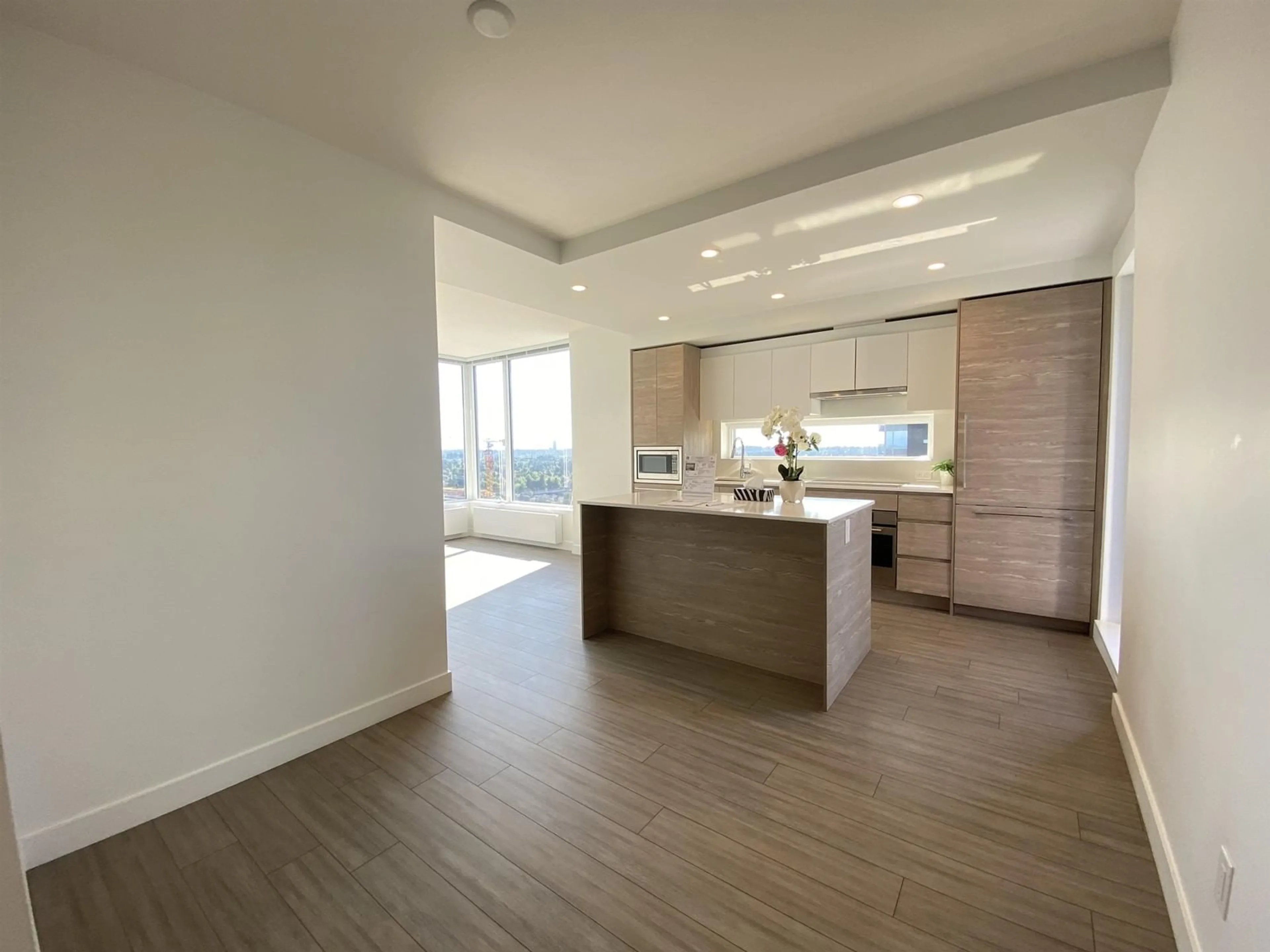 Open concept kitchen for 2603 13655 FRASER HIGHWAY, Surrey British Columbia V3T0P8