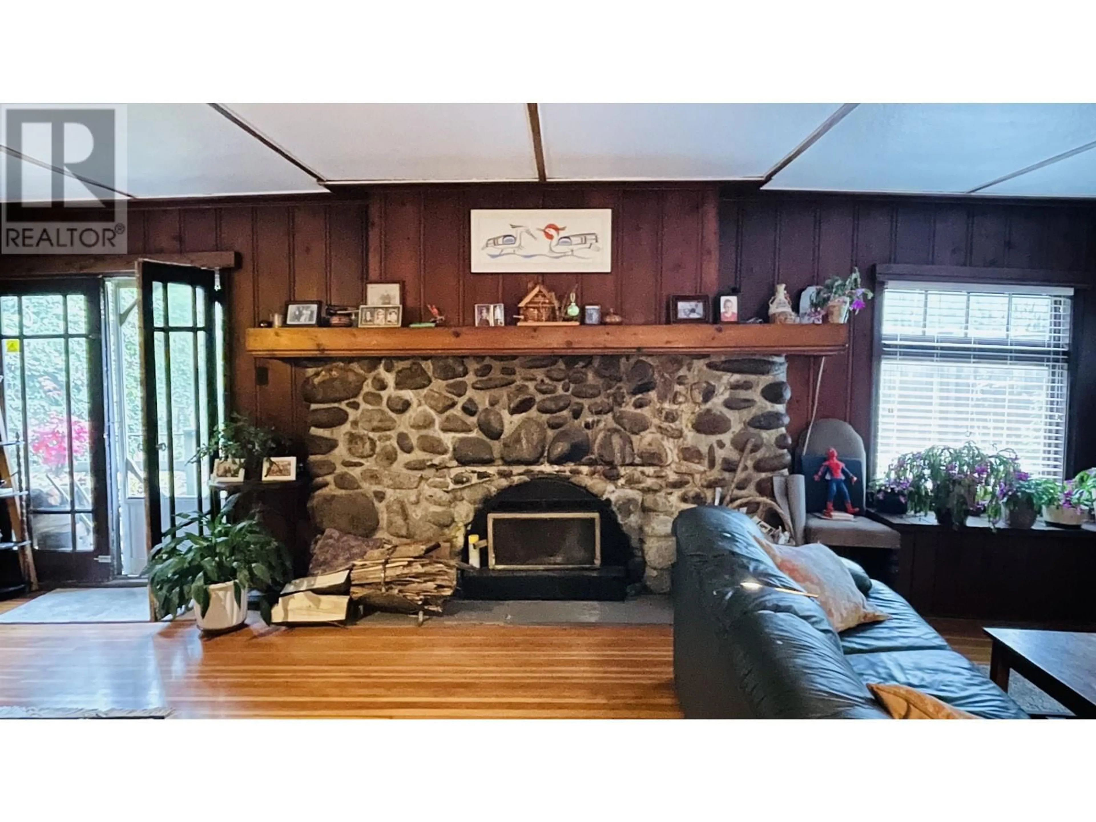 Living room, wood floors for 706 SEYMOUR BOULEVARD, North Vancouver British Columbia V7J2J6