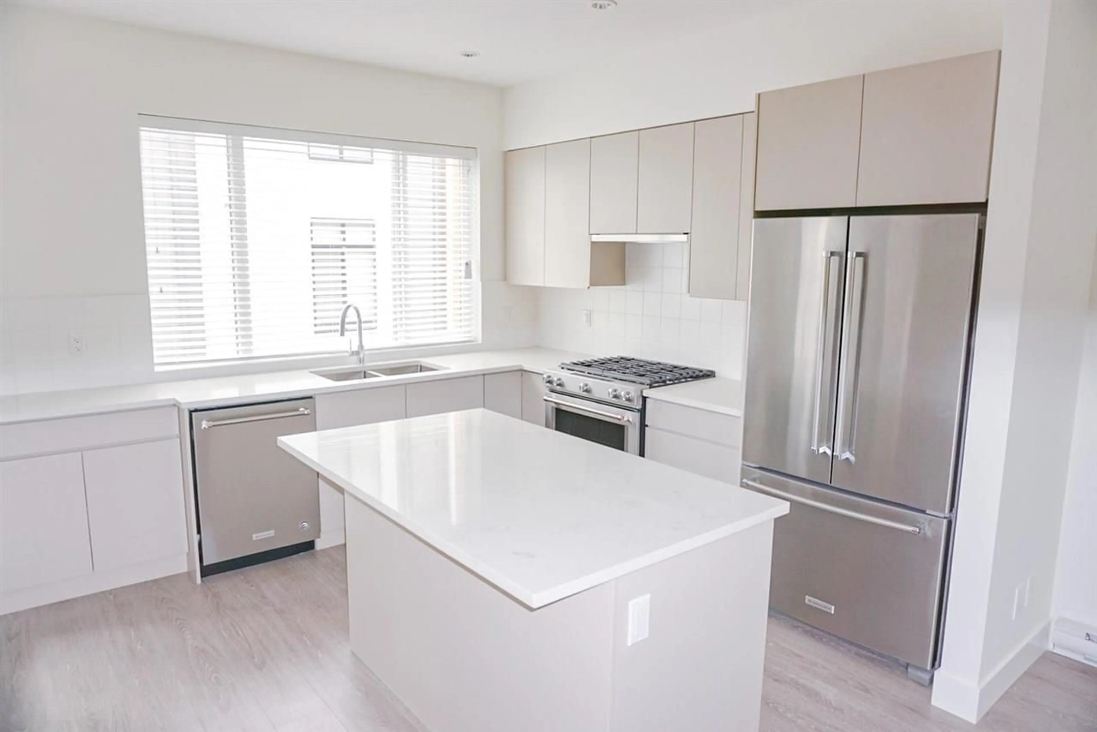 Open concept kitchen for 41 16433 19 AVENUE, Surrey British Columbia V3Z0Z1