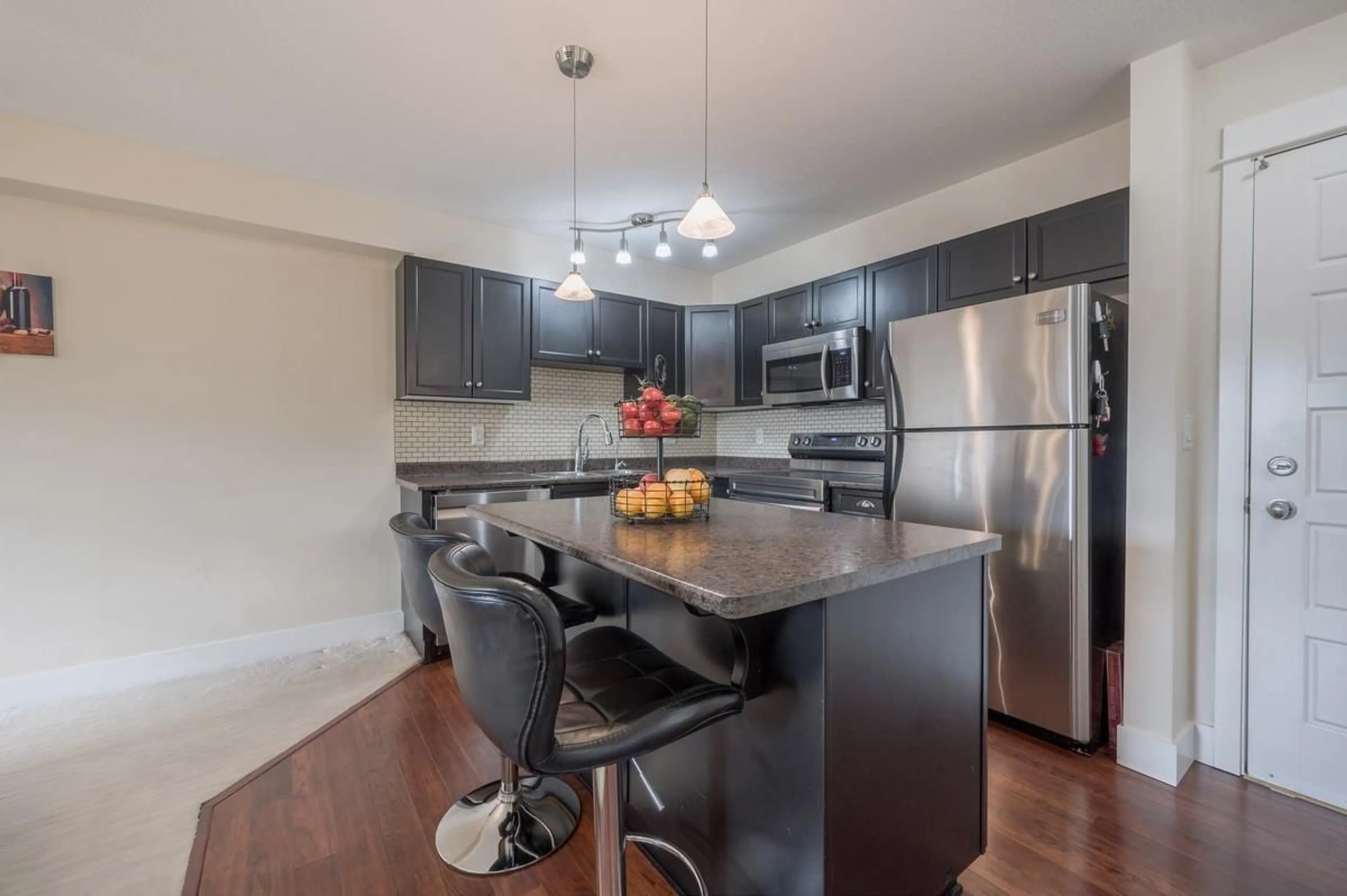 Open concept kitchen for 213 30525 CARDINAL AVENUE, Abbotsford British Columbia V2T0A8