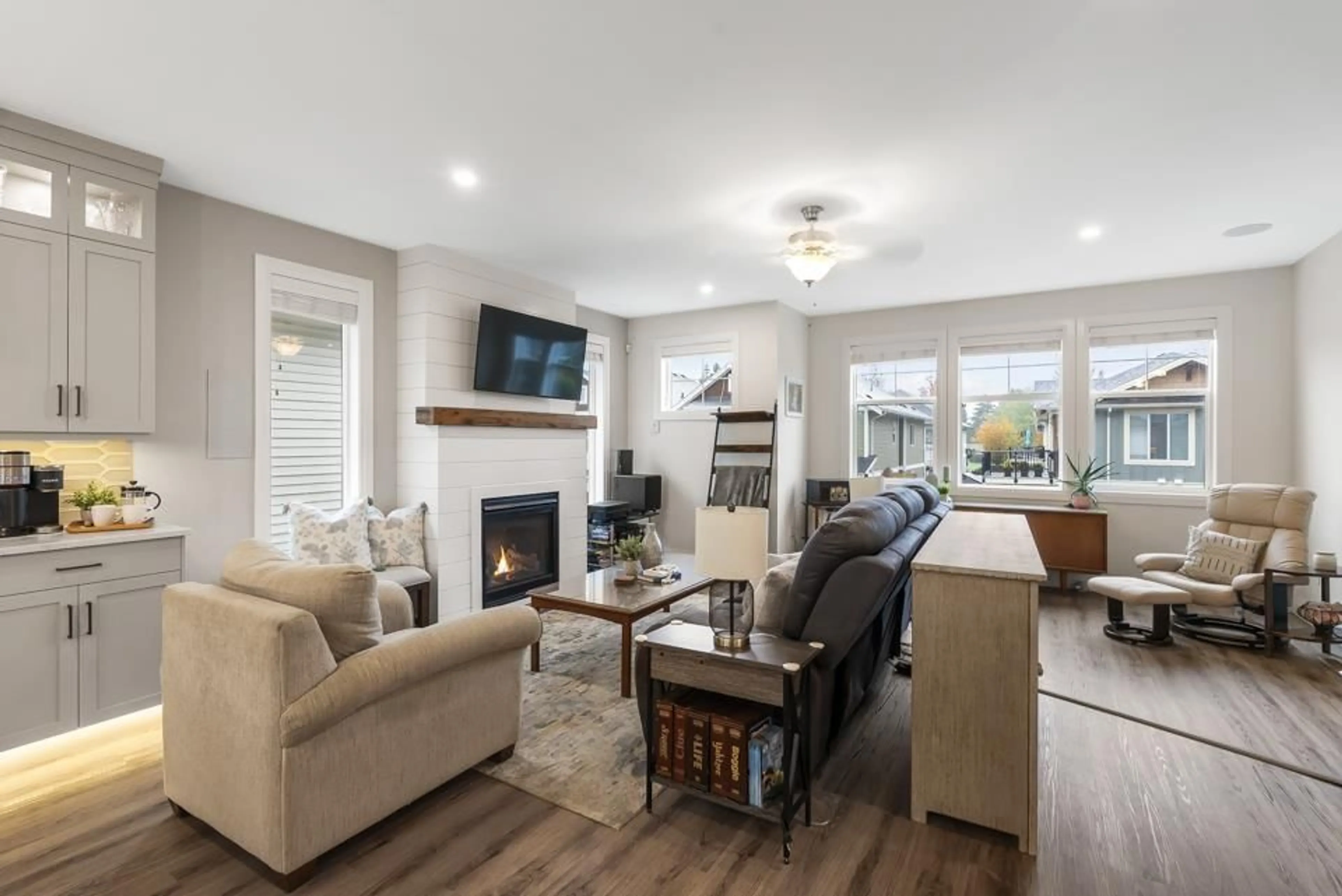 Living room, wood floors for 4 10100 WILLIAMS ROAD, Chilliwack British Columbia V2P5H2