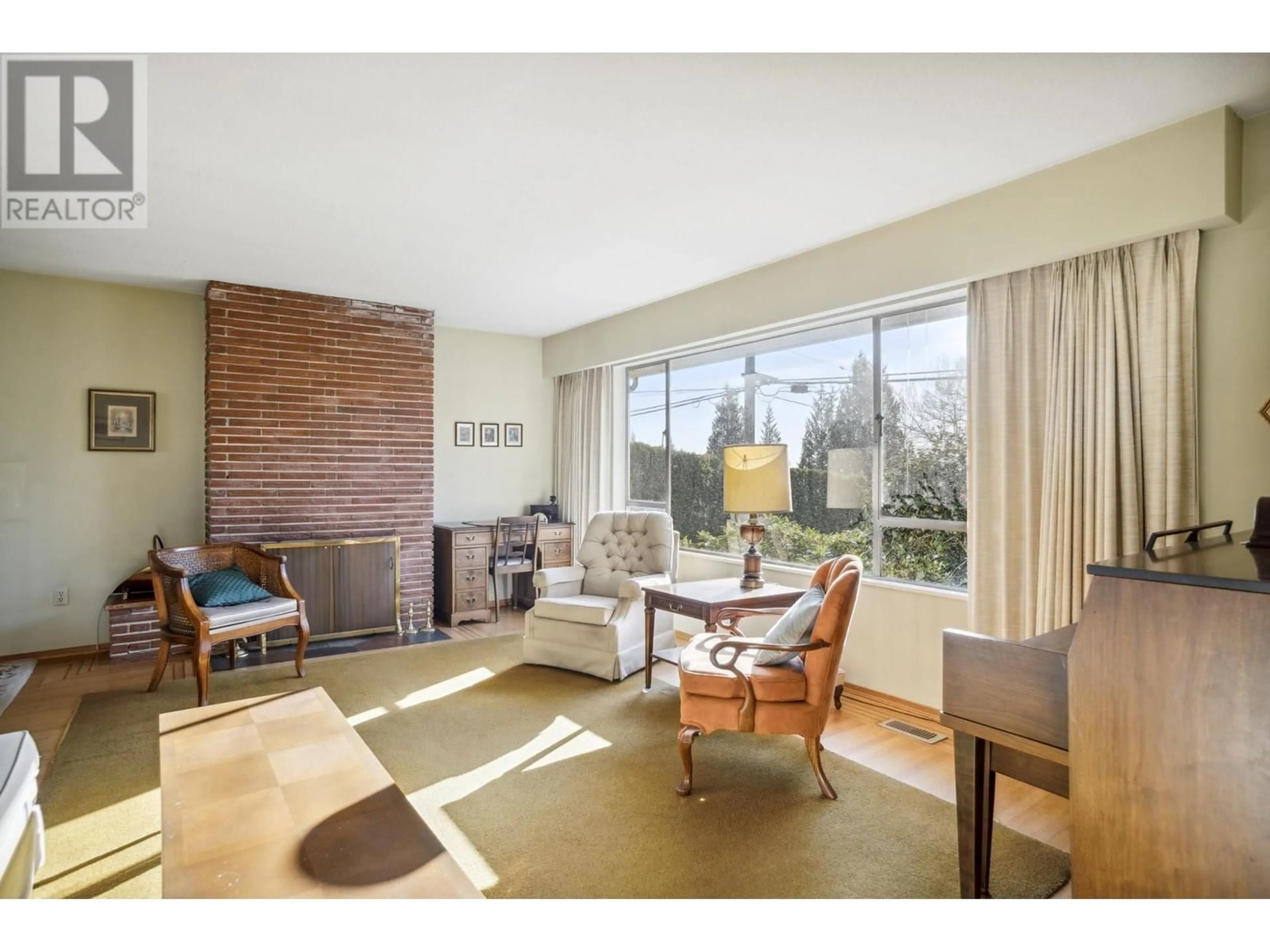 Living room, wood floors for 4604 RANGER AVENUE, North Vancouver British Columbia V7R3L8