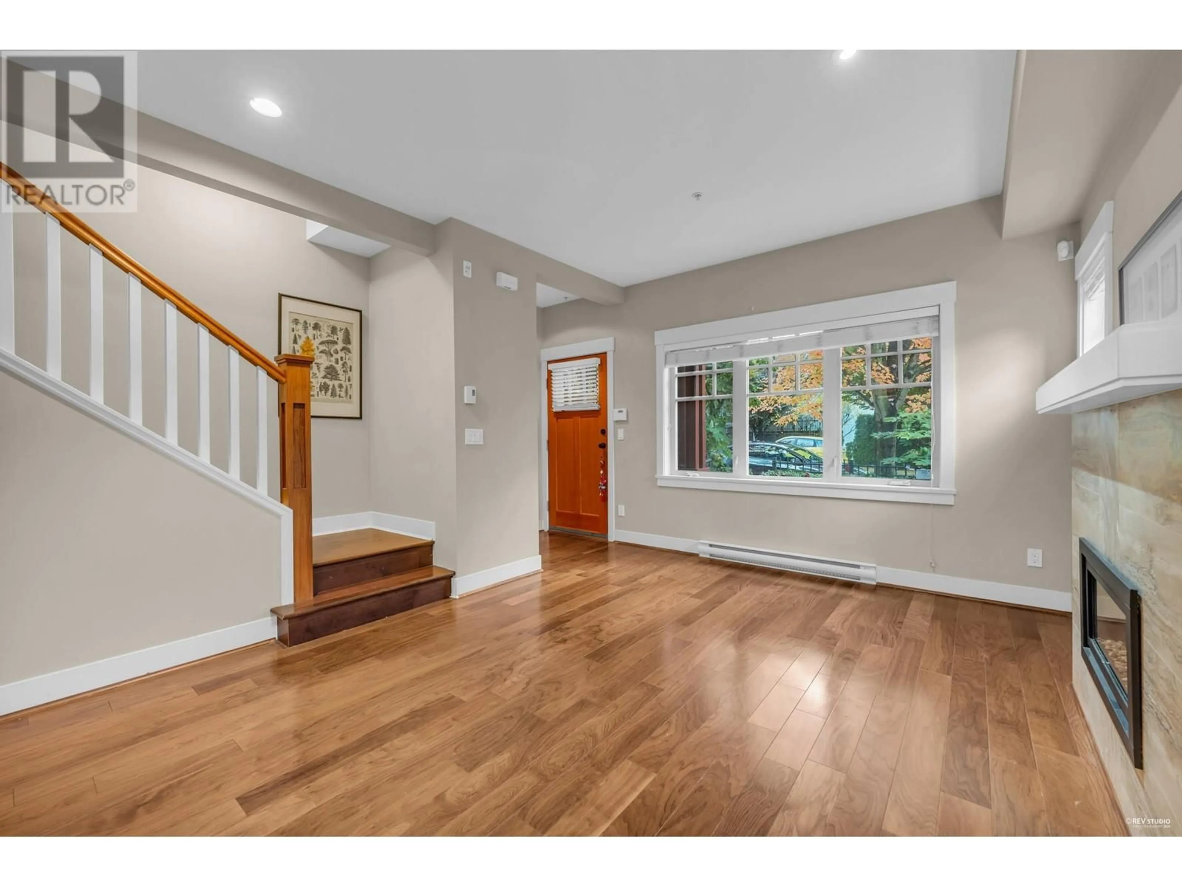 Indoor entryway, wood floors for 950 W 43RD AVENUE, Vancouver British Columbia V6M2W2