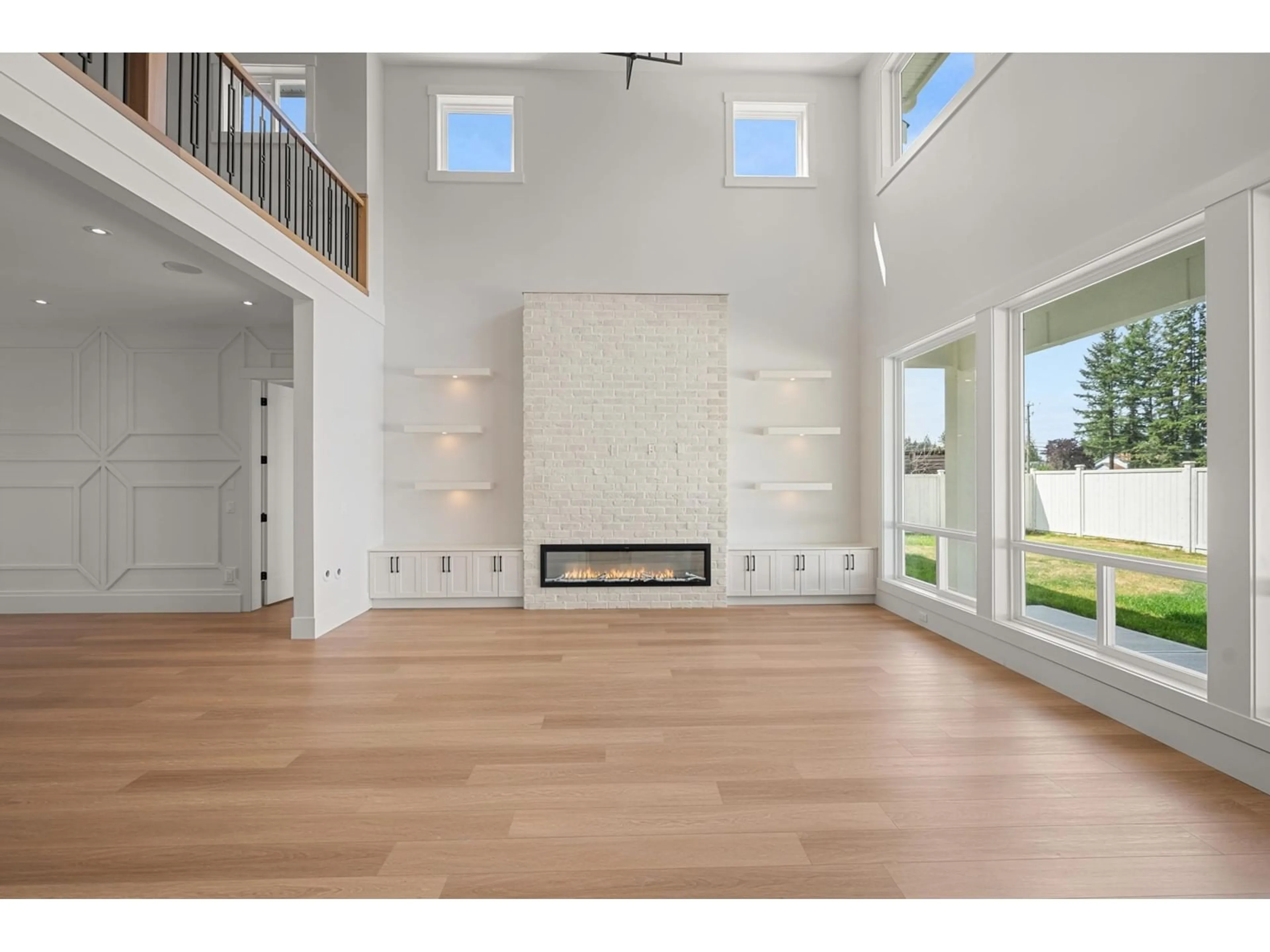 Indoor entryway, wood floors for 24833 ROBERTSON CRESCENT, Langley British Columbia V4W1W7