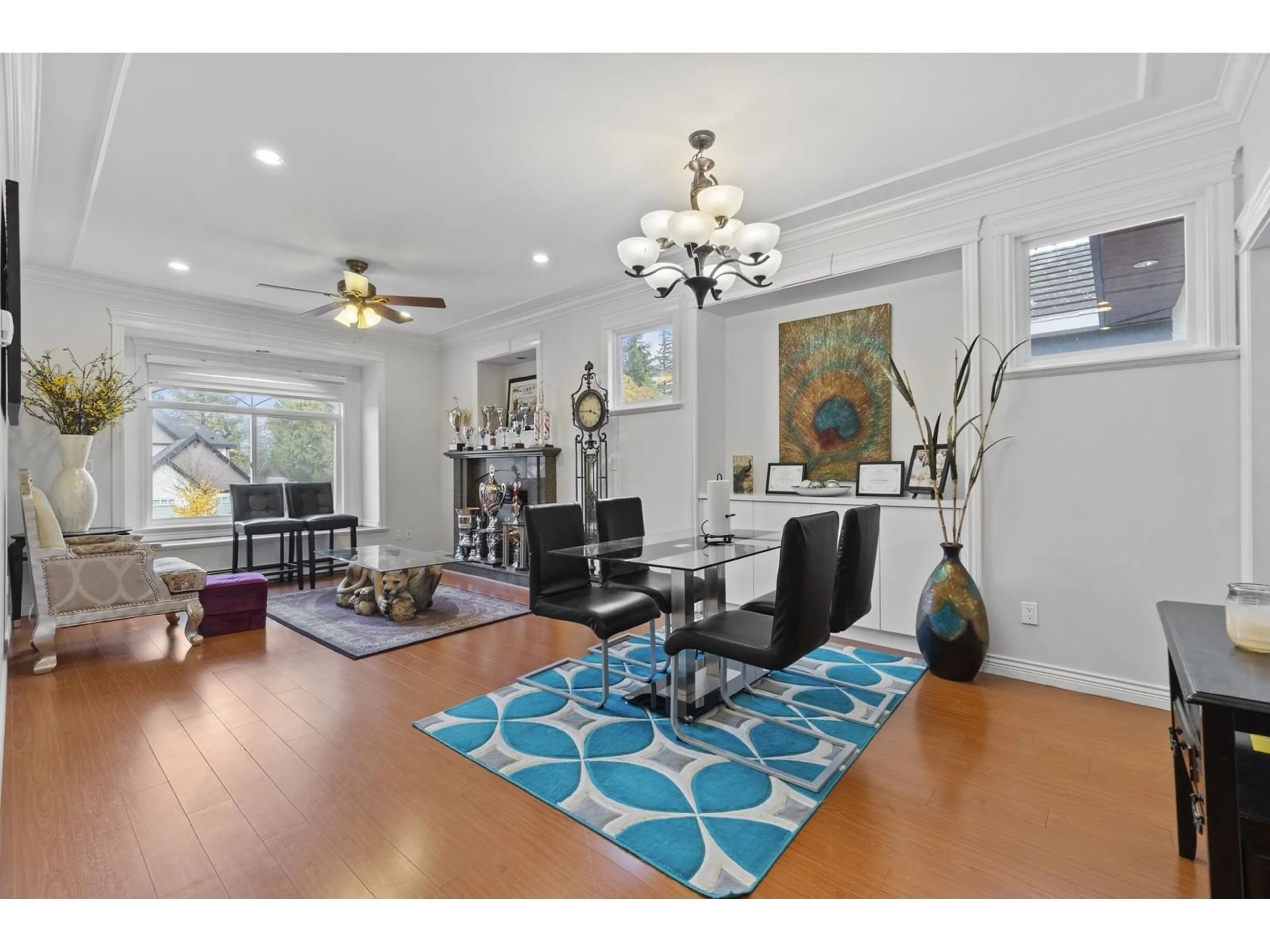 Indoor foyer, wood floors for 14234 110 AVENUE, Surrey British Columbia V3R1Z7