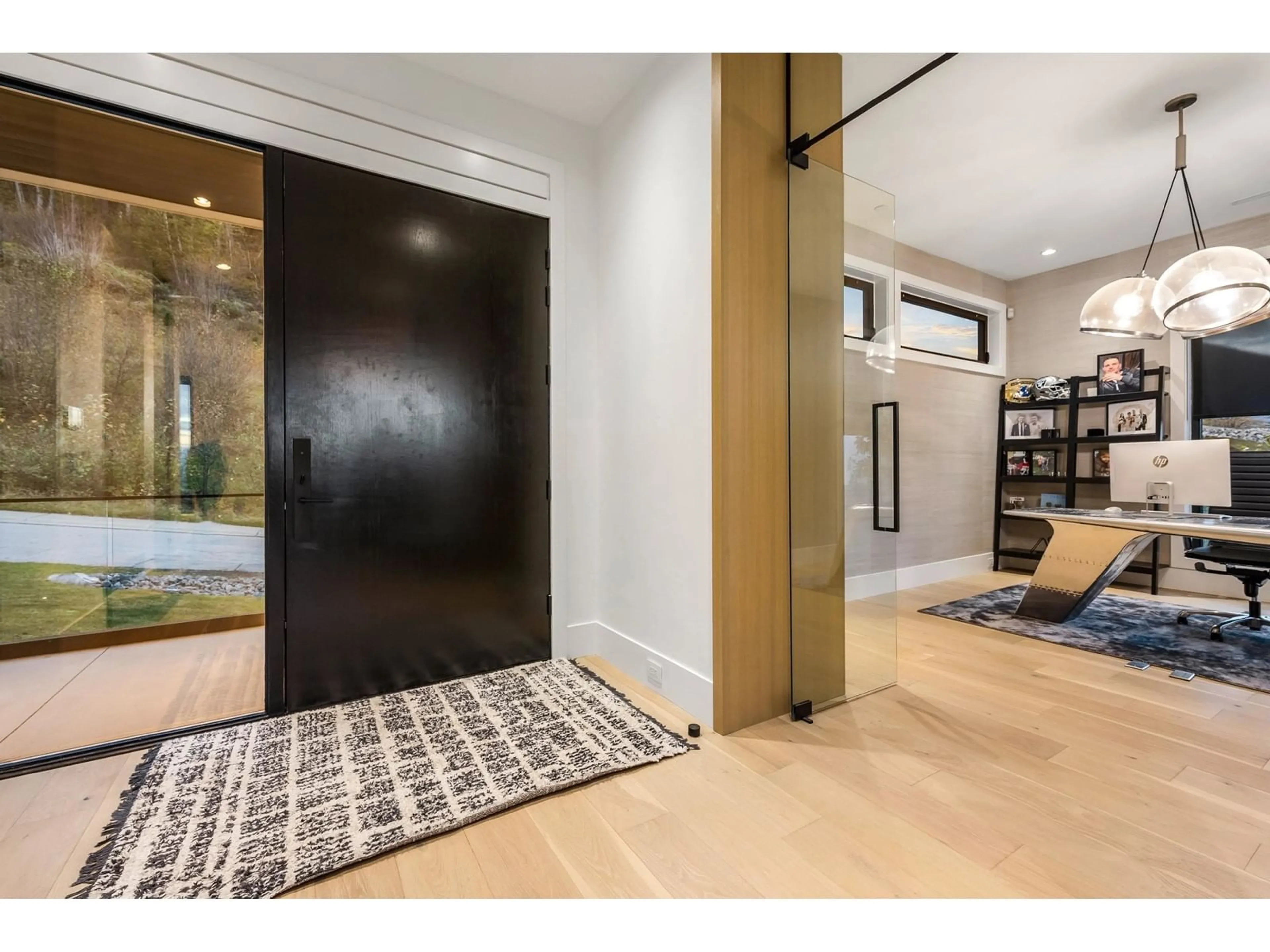 Indoor entryway, wood floors for 9133 HATZIC RIDGE DRIVE, Mission British Columbia V2V0J4