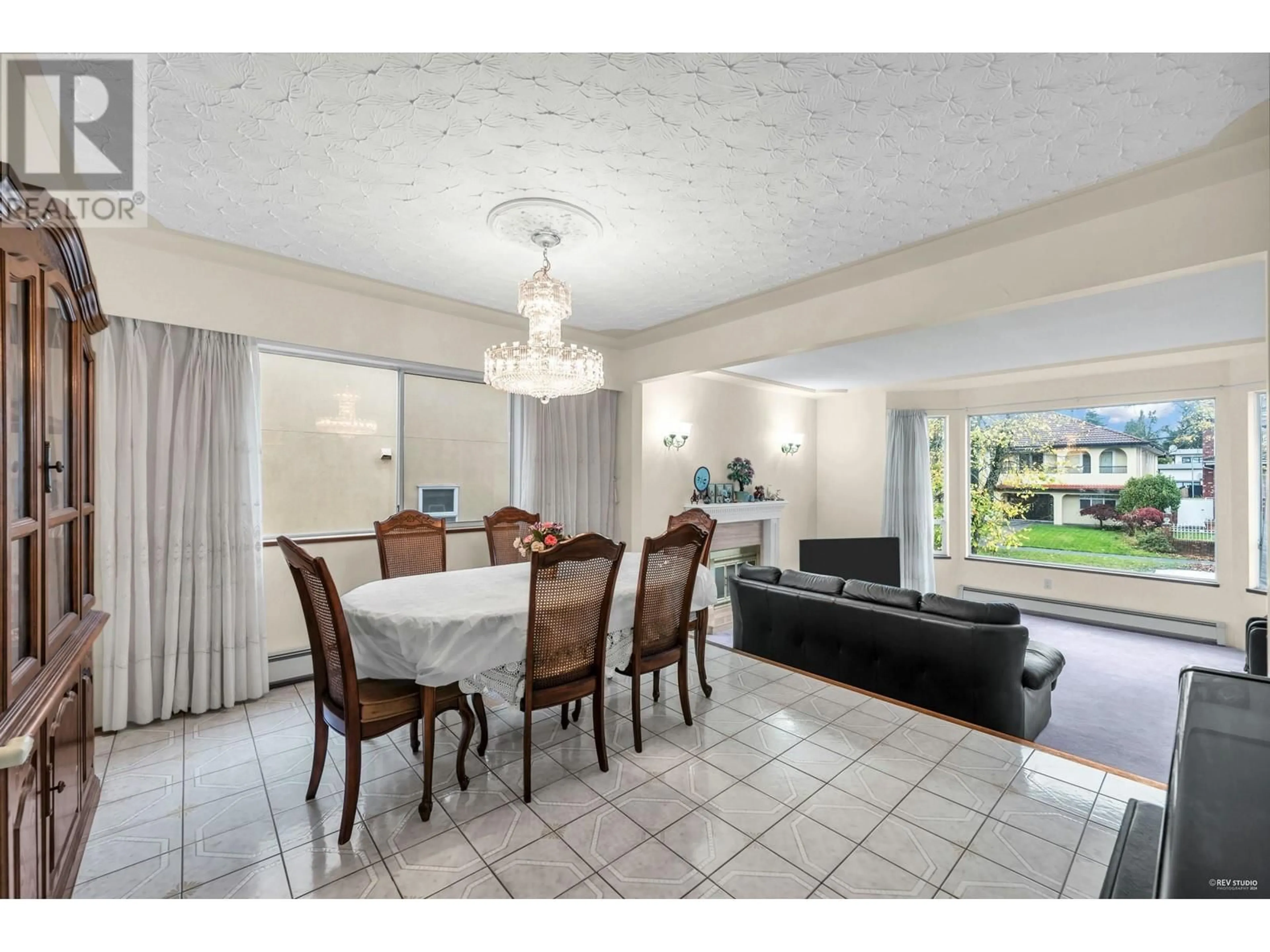 Dining room, wood floors for 2218 UPLAND DRIVE, Vancouver British Columbia V5P2E3