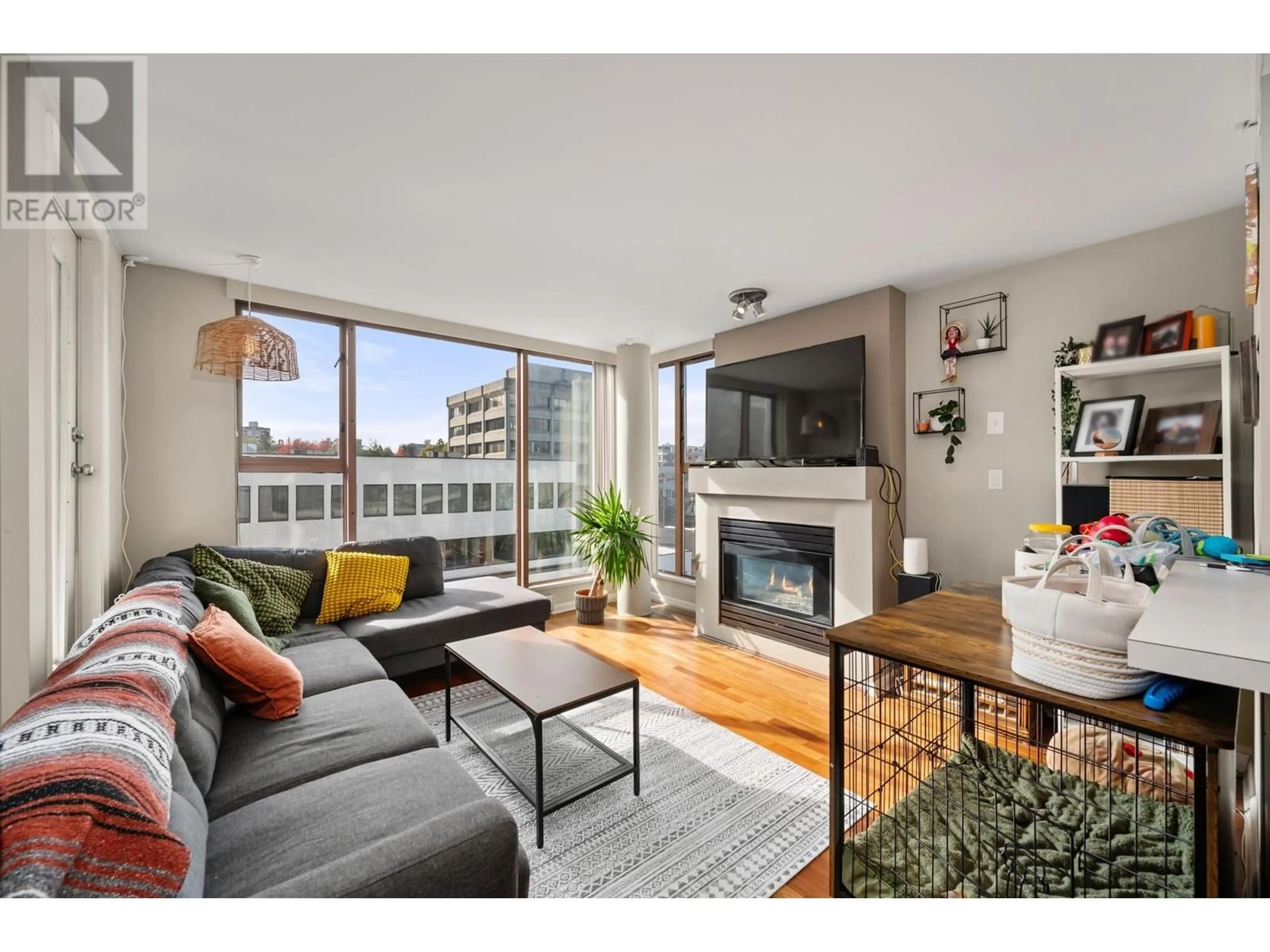 Living room, wood floors for 506 1633 W 8TH AVENUE, Vancouver British Columbia V6J5H7