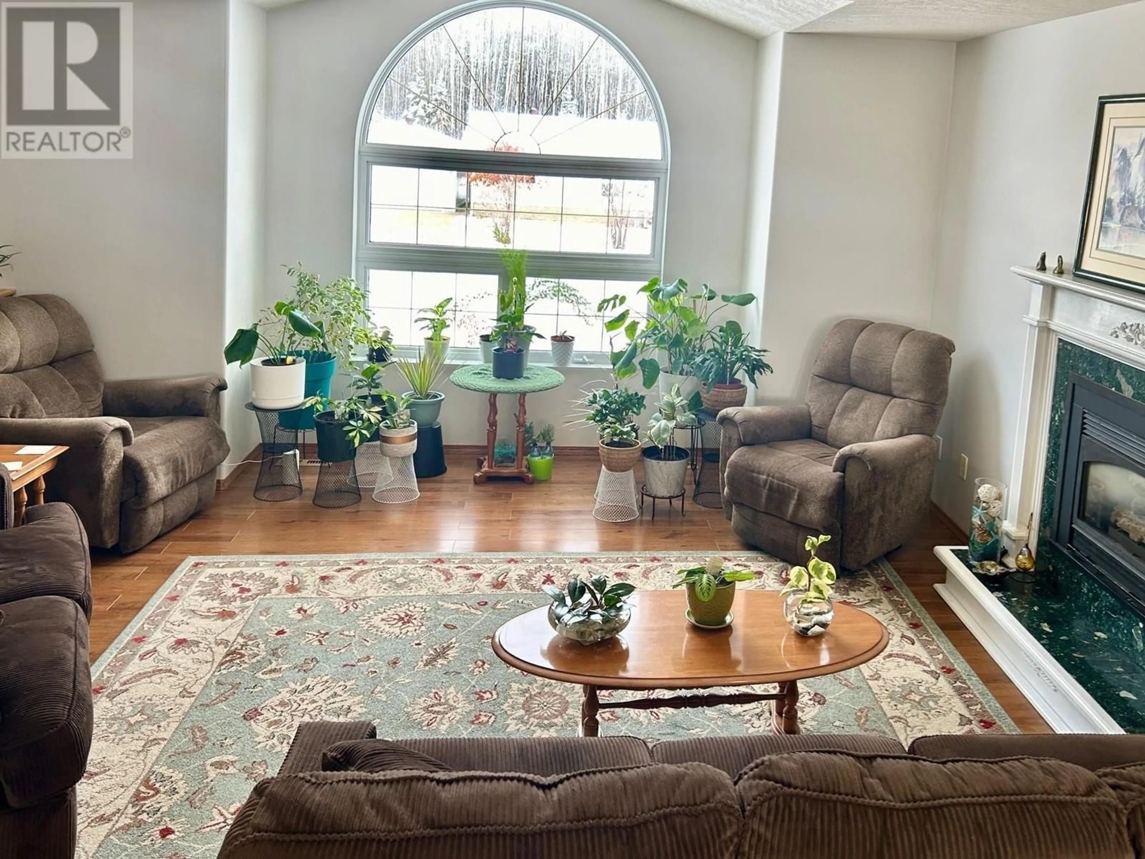 Living room, carpet floors for 5527 MINNAKER CRESCENT, Fort Nelson British Columbia V0C1R0