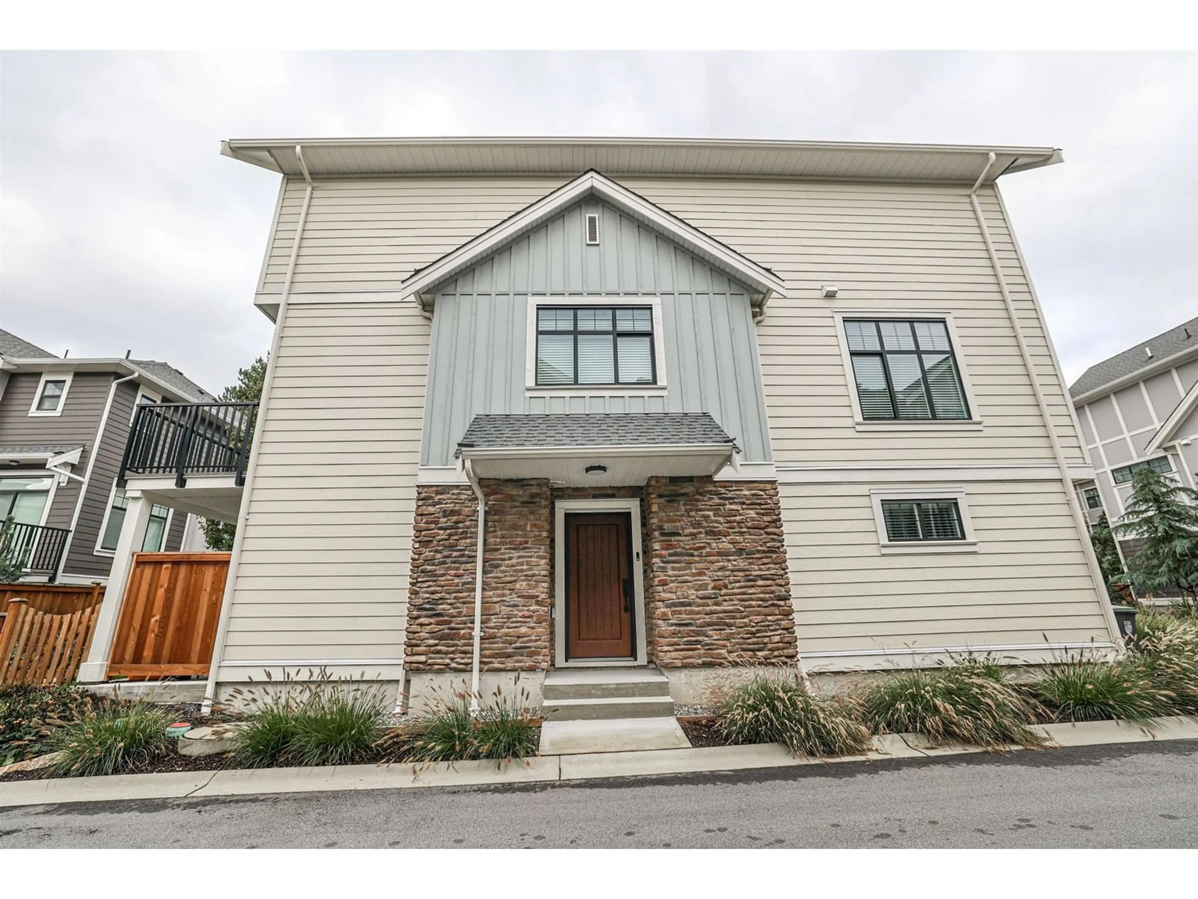 Home with vinyl exterior material, street for 17 - 20327 72B, Langley British Columbia V2Y4J6