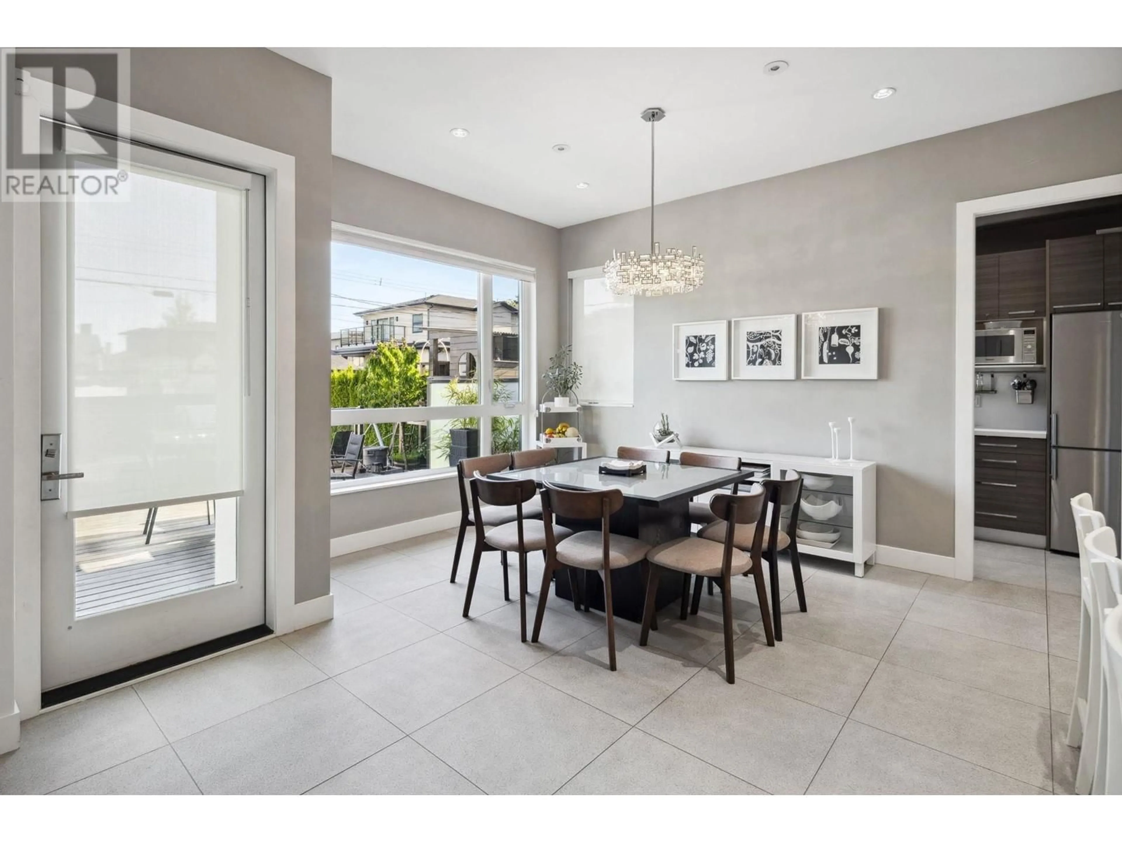 Dining room, ceramic/tile floor for 4024 OXFORD STREET, Burnaby British Columbia V5C1C6