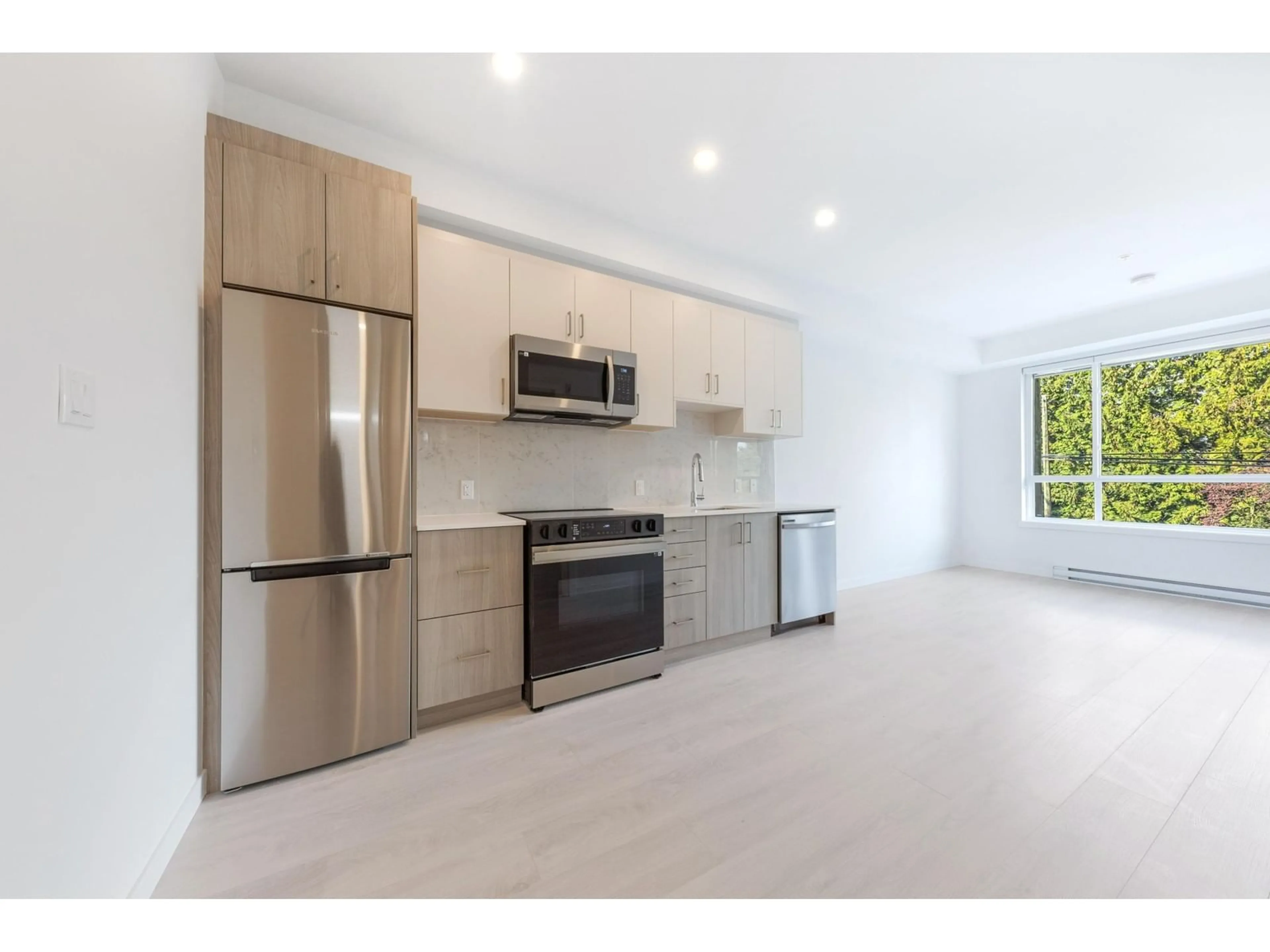 Open concept kitchen, ceramic/tile floor for E214 - 13858 108 SOUTH, Surrey British Columbia V3T2K8