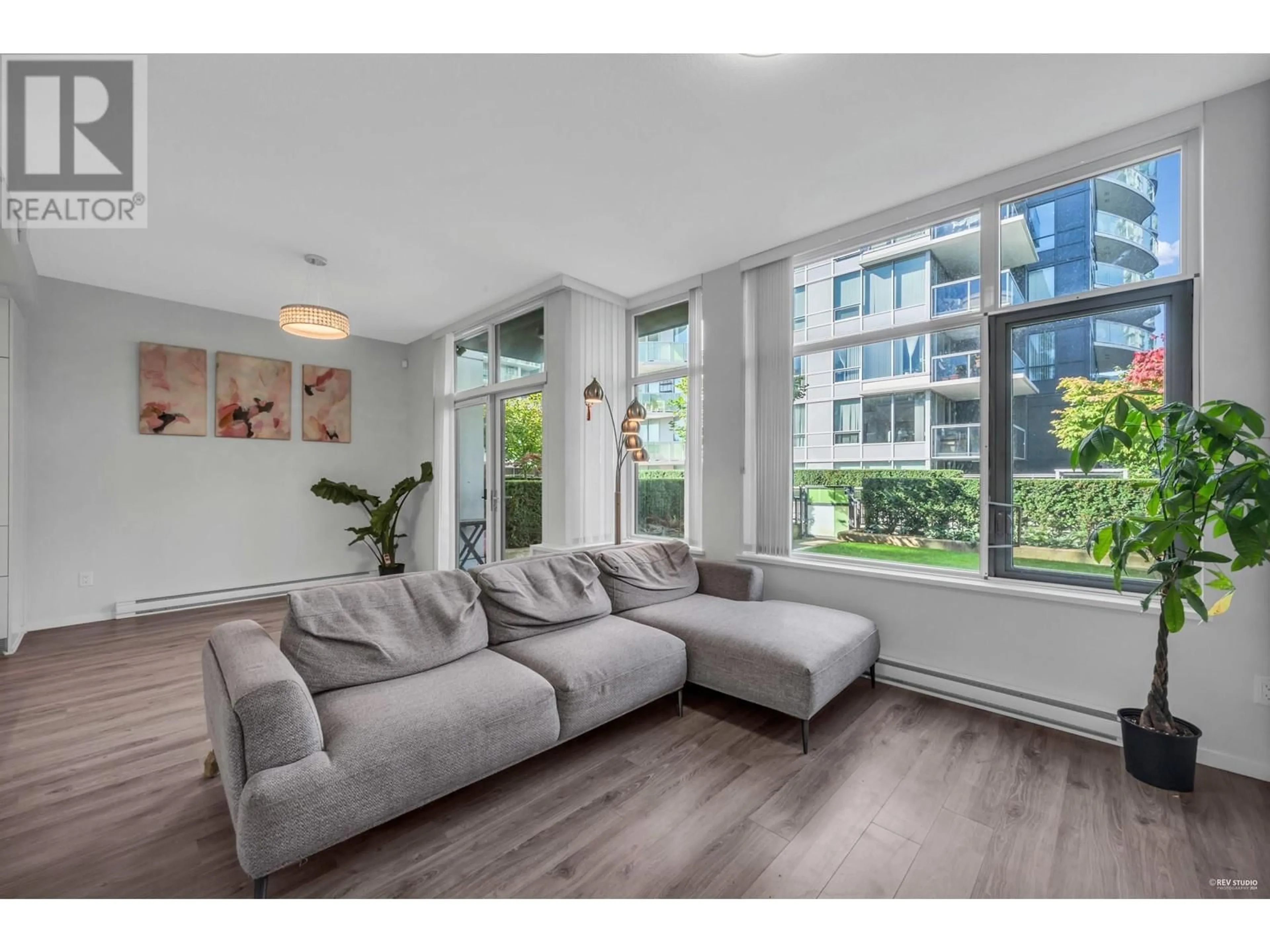 Other indoor space, wood floors for 6605 MARLBOROUGH AVENUE, Burnaby British Columbia V5H0G7