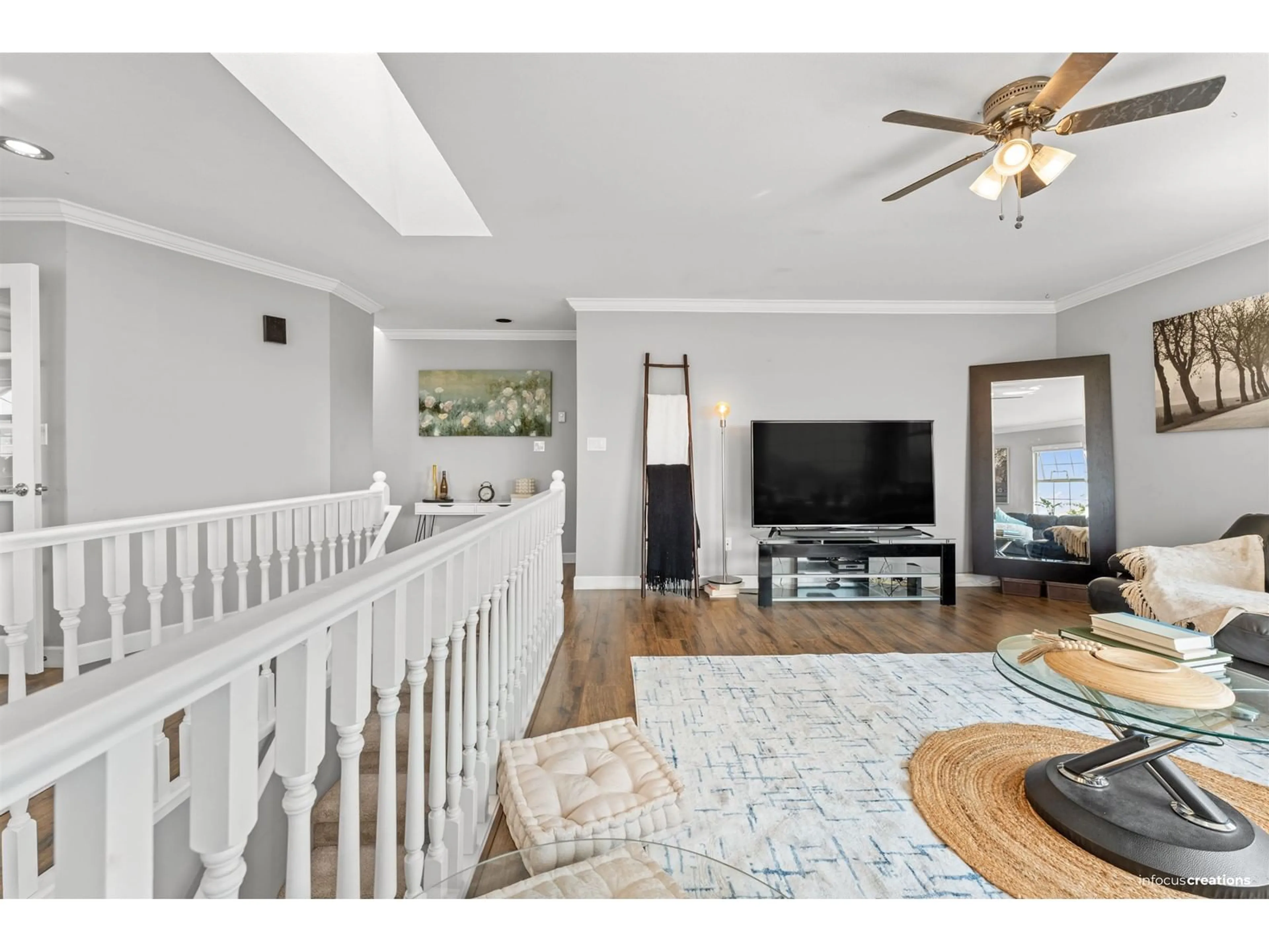 Living room, wood floors for 15065 83 AVENUE, Surrey British Columbia V3S8H9