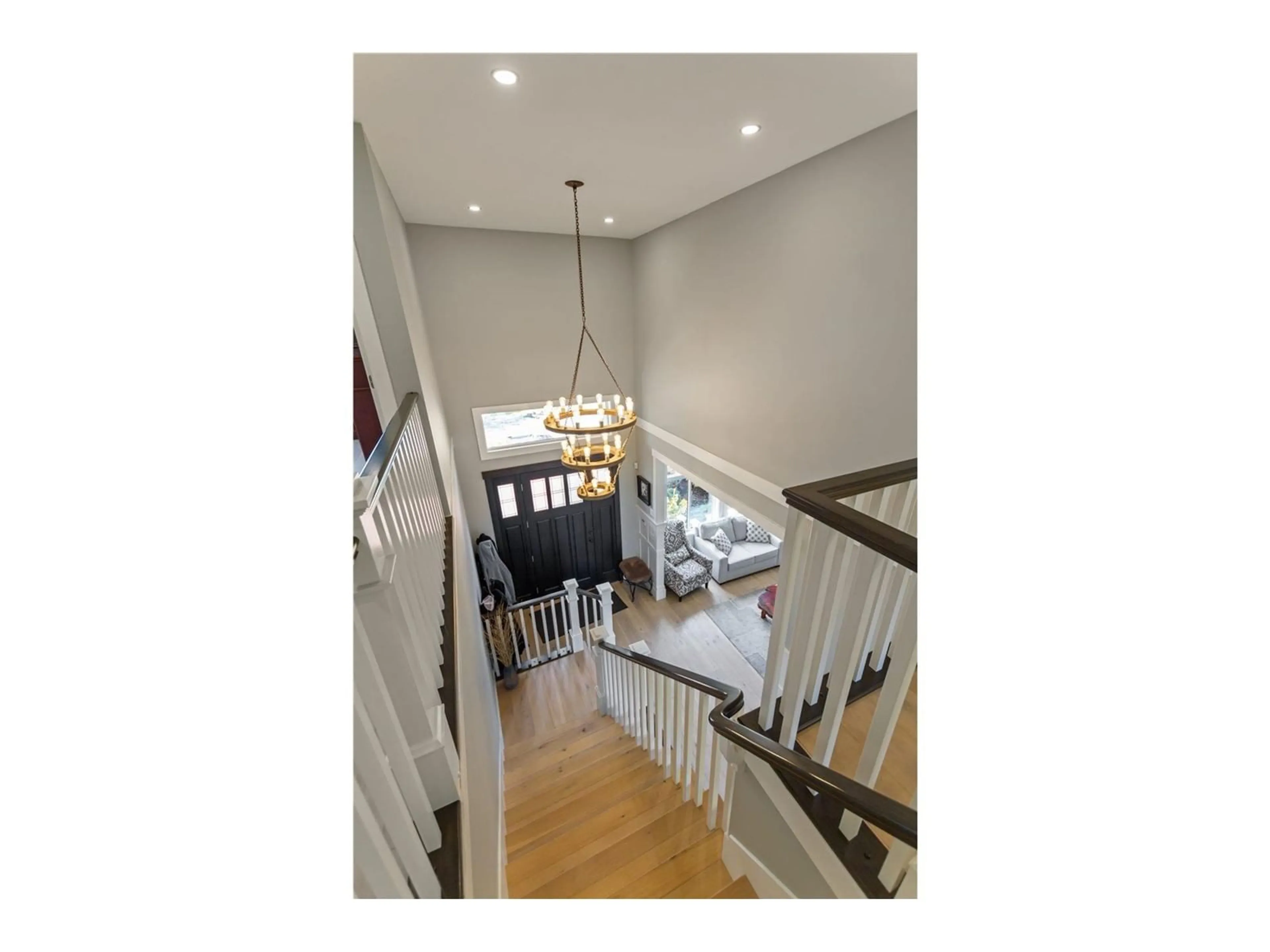 Indoor entryway, wood floors for 1843 142 STREET, Surrey British Columbia V4A6V3