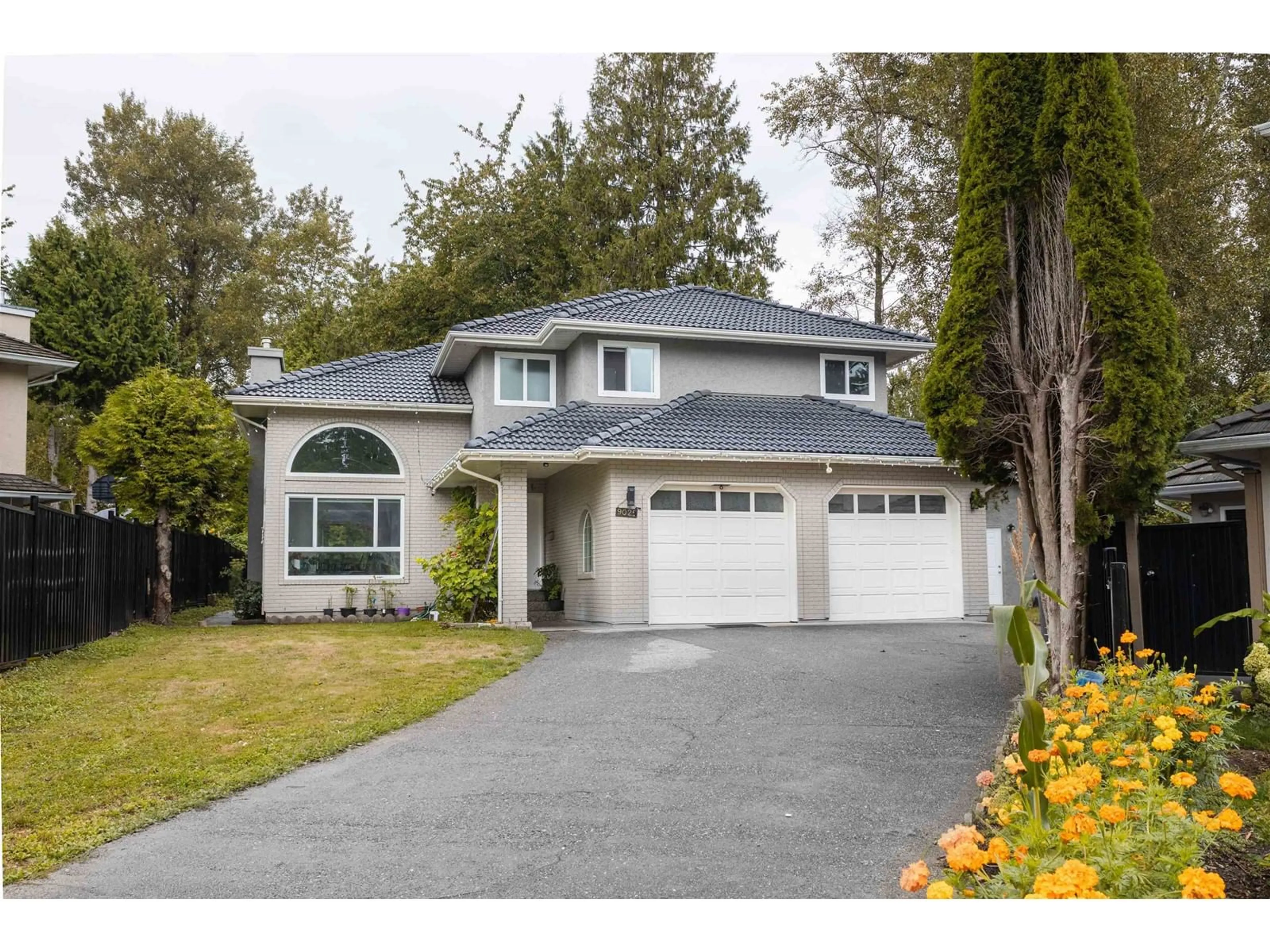 Home with vinyl exterior material for 9025 121 STREET STREET, Surrey British Columbia V3V7W9