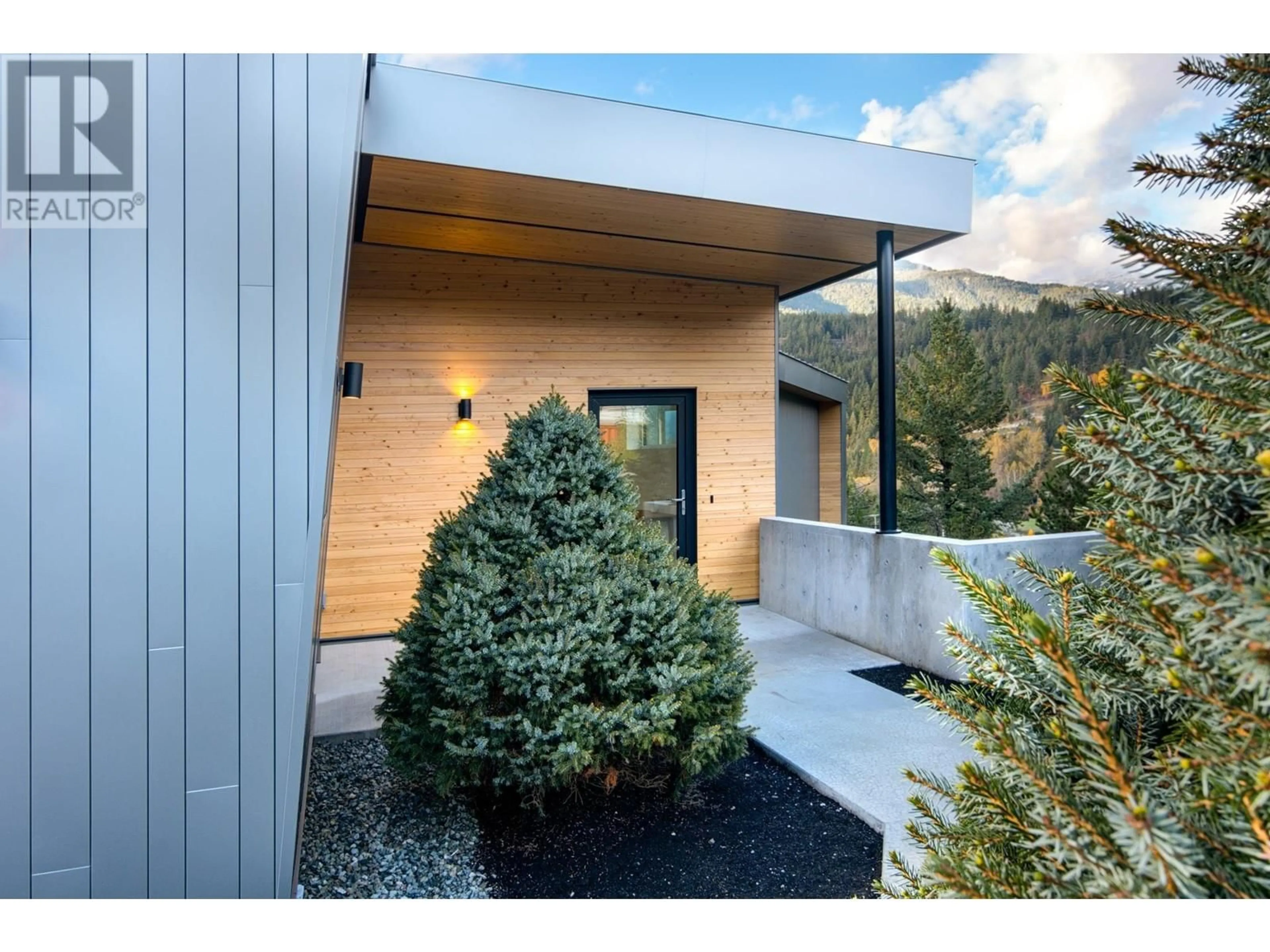 Indoor entryway, cement floor for 1780 PINEWOOD DRIVE, Pemberton British Columbia V0N2L3