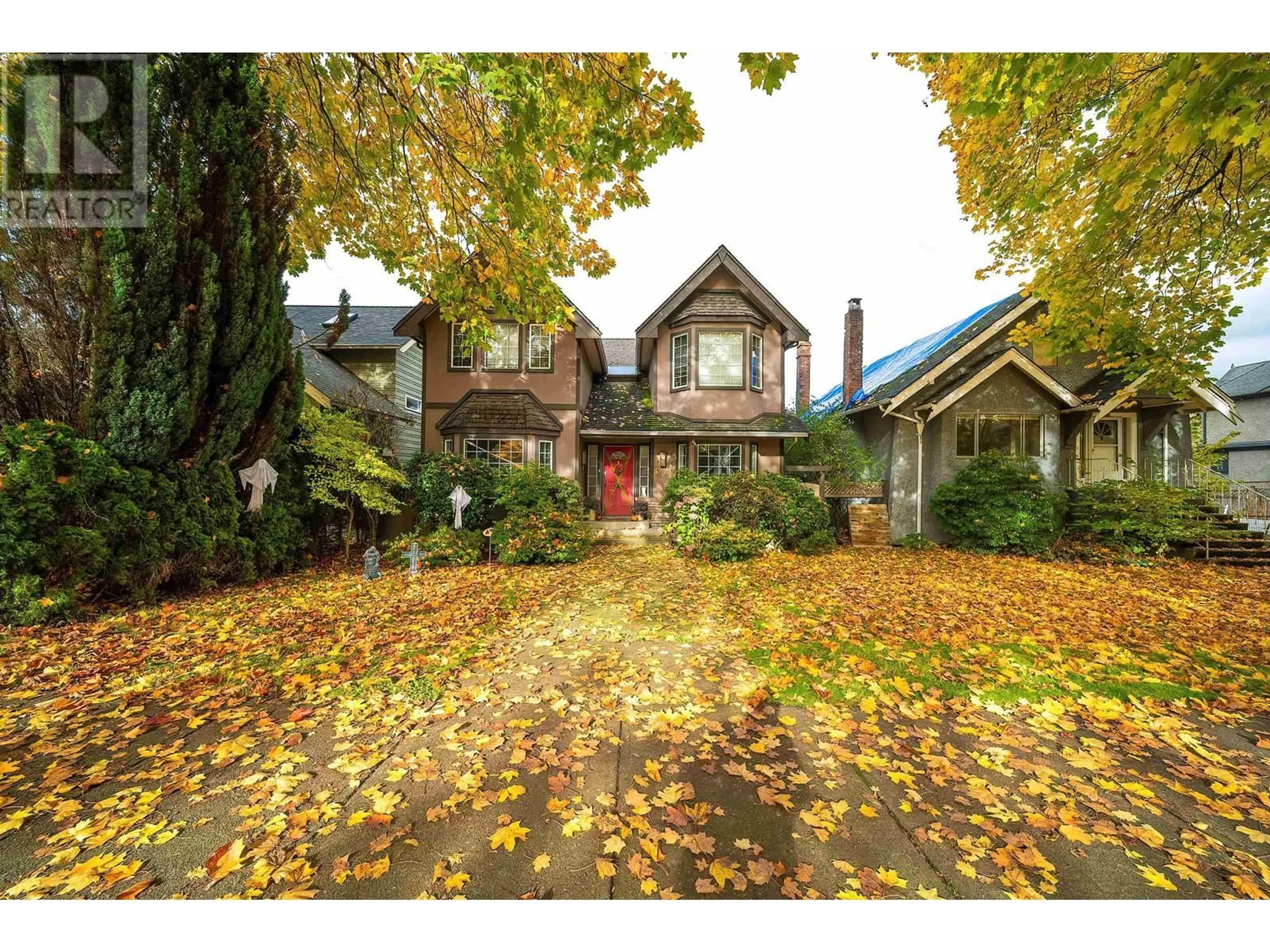 Frontside or backside of a home, the street view for 3275 W 13TH AVENUE, Vancouver British Columbia V6K2V6