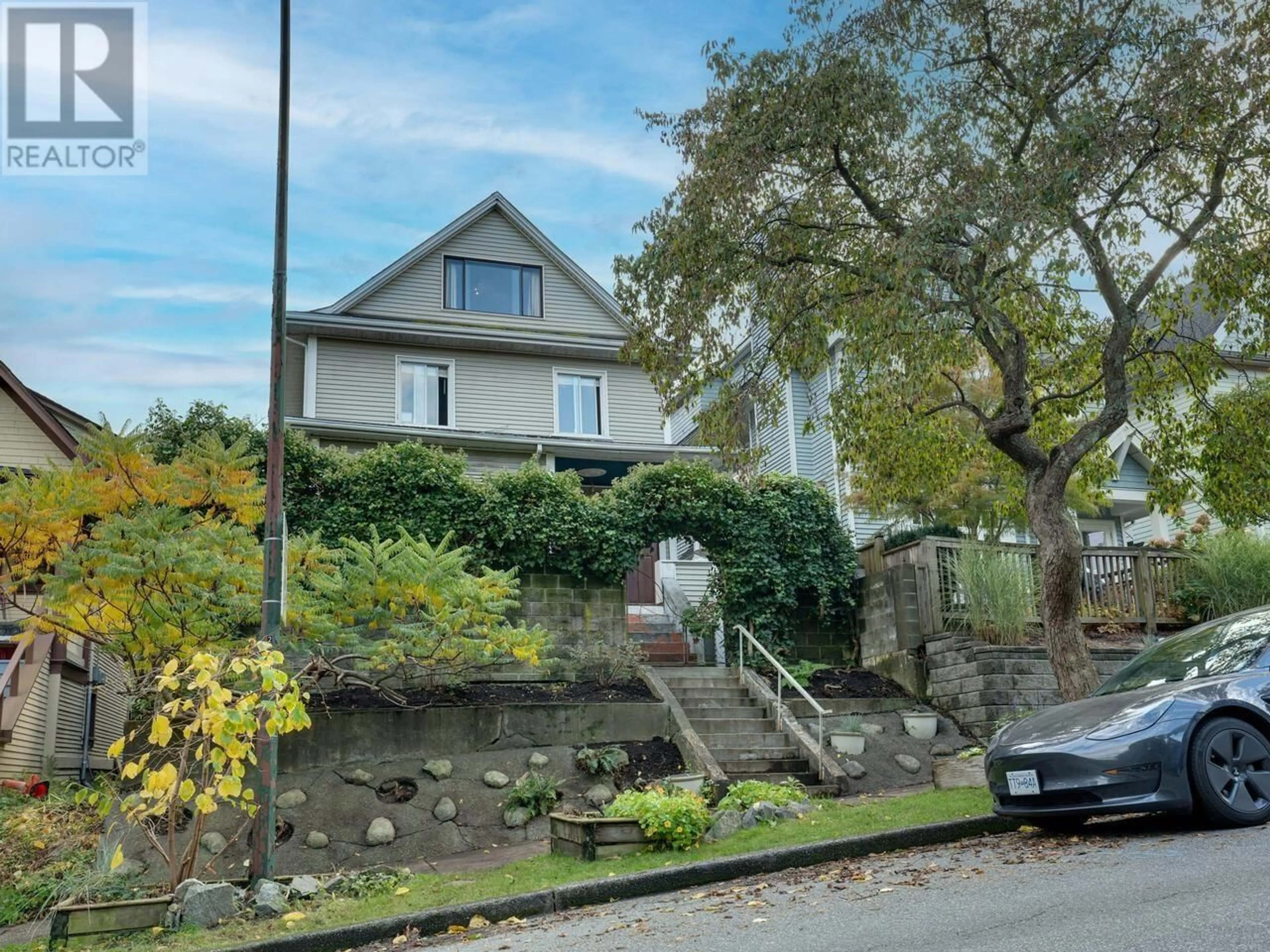 Frontside or backside of a home, the street view for 830 E 14TH AVENUE, Vancouver British Columbia V5T2N6