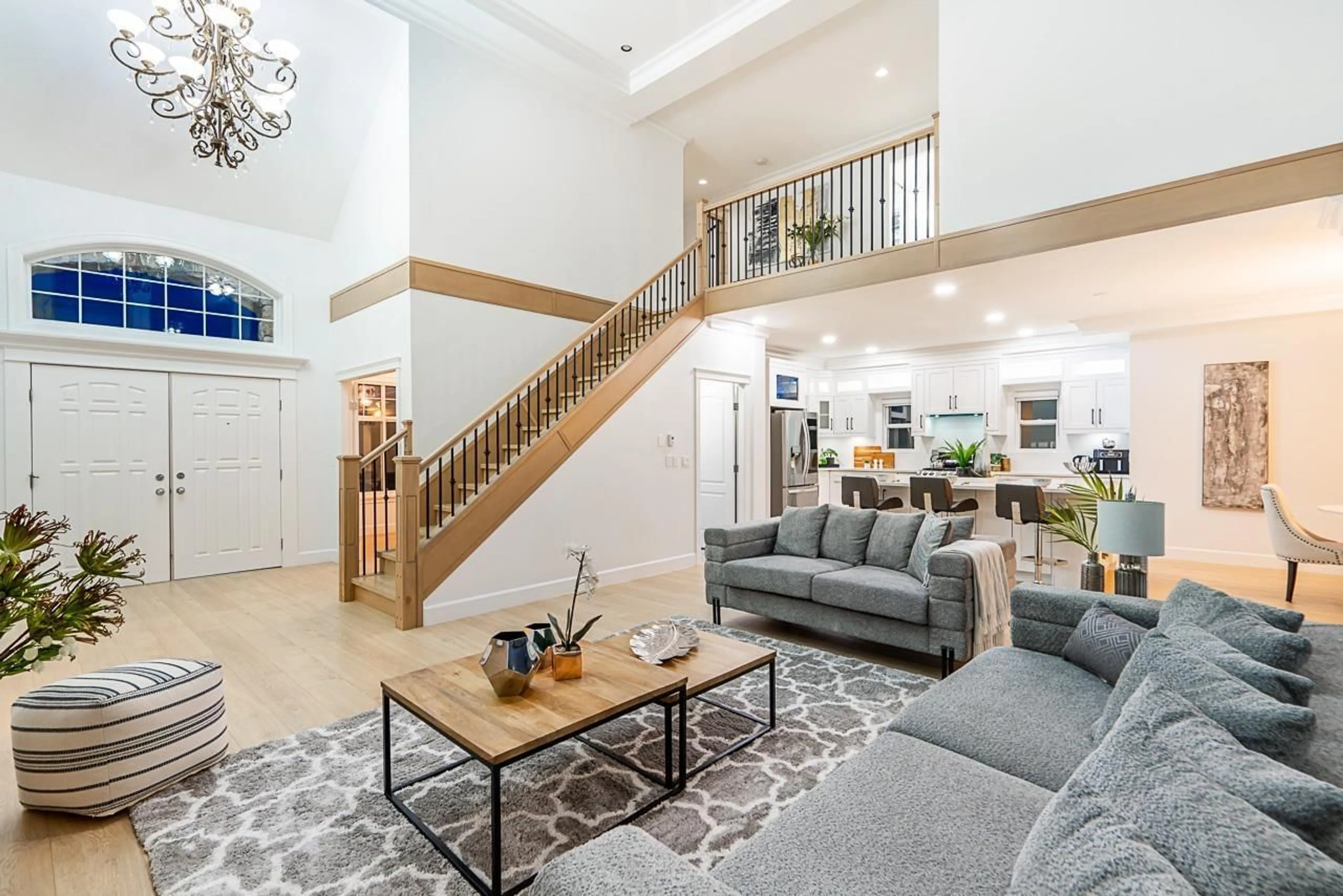 Living room, wood floors for 16368 36A AVENUE, Surrey British Columbia V3Z0M1