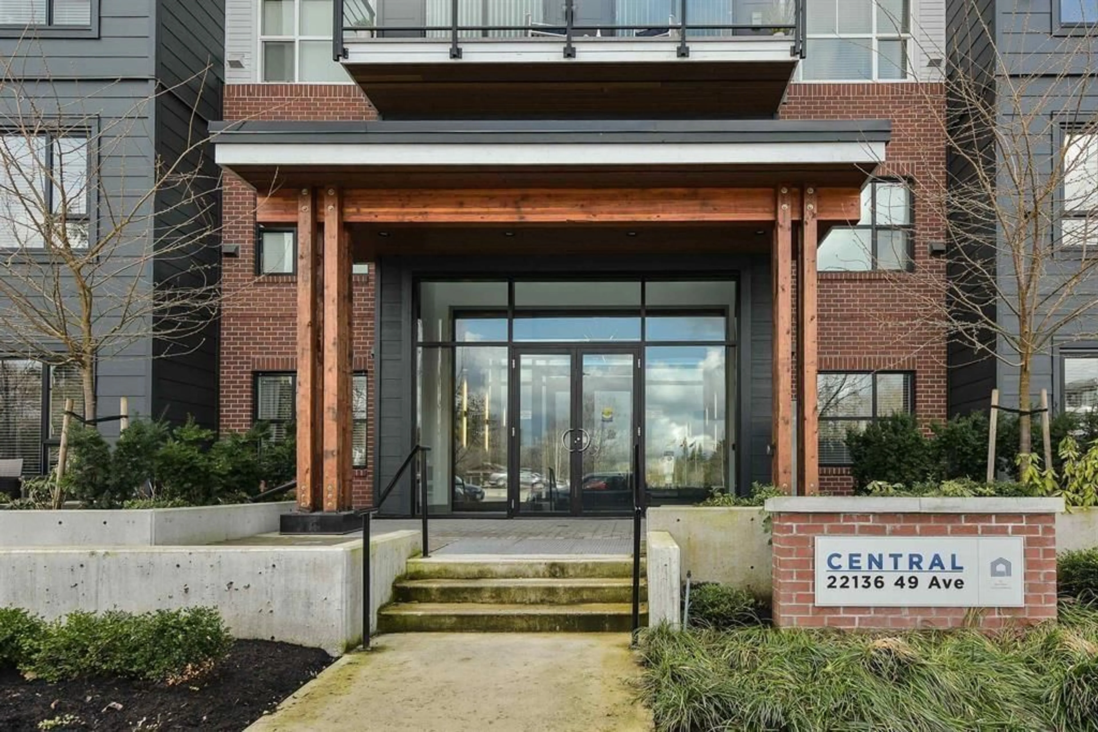 Indoor entryway, carpet floors for 108 22136 49 AVENUE, Langley British Columbia V3A0M8