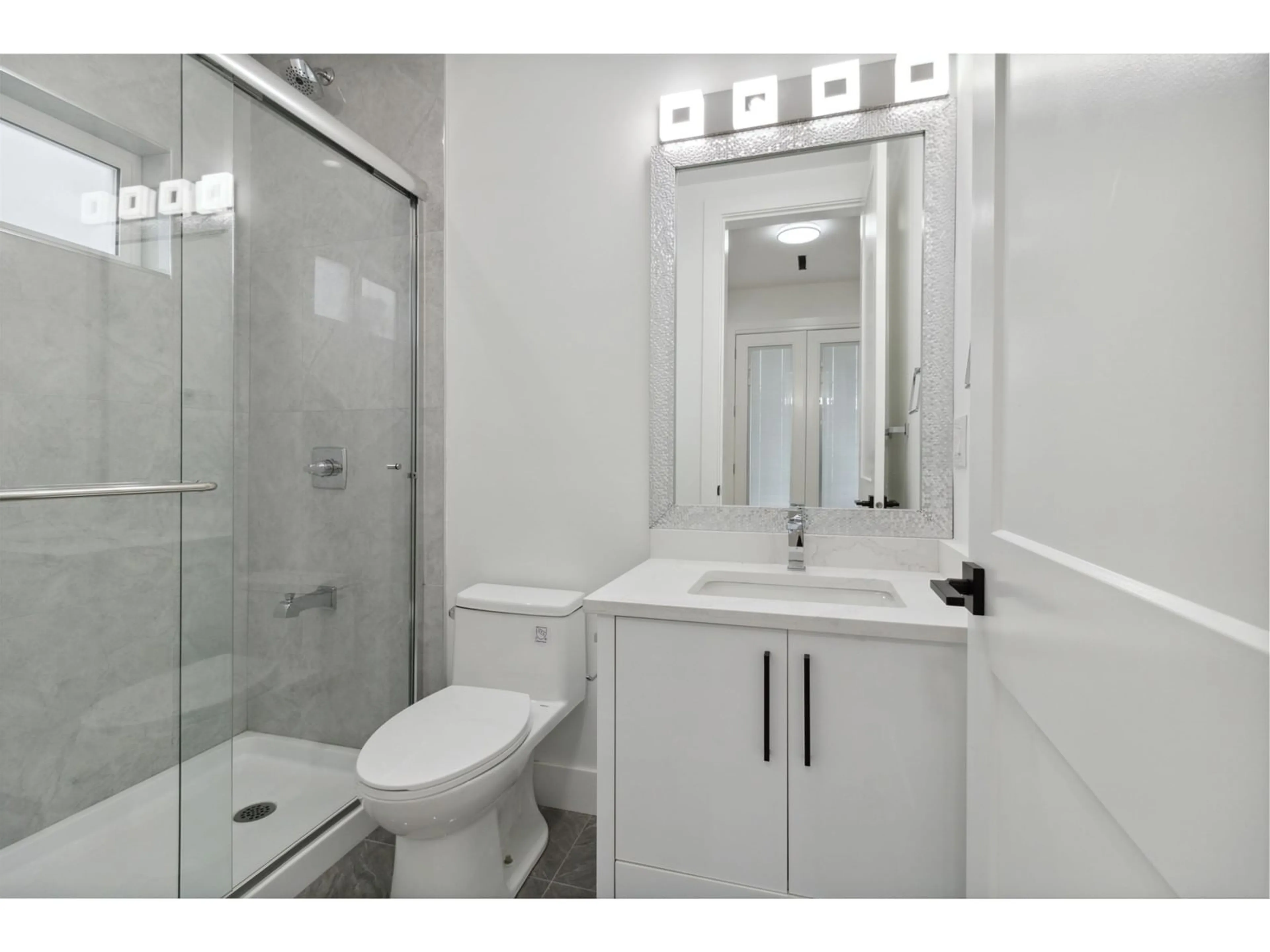 Standard bathroom, ceramic/tile floor for 20481 68 AVENUE, Langley British Columbia V2Y3C8