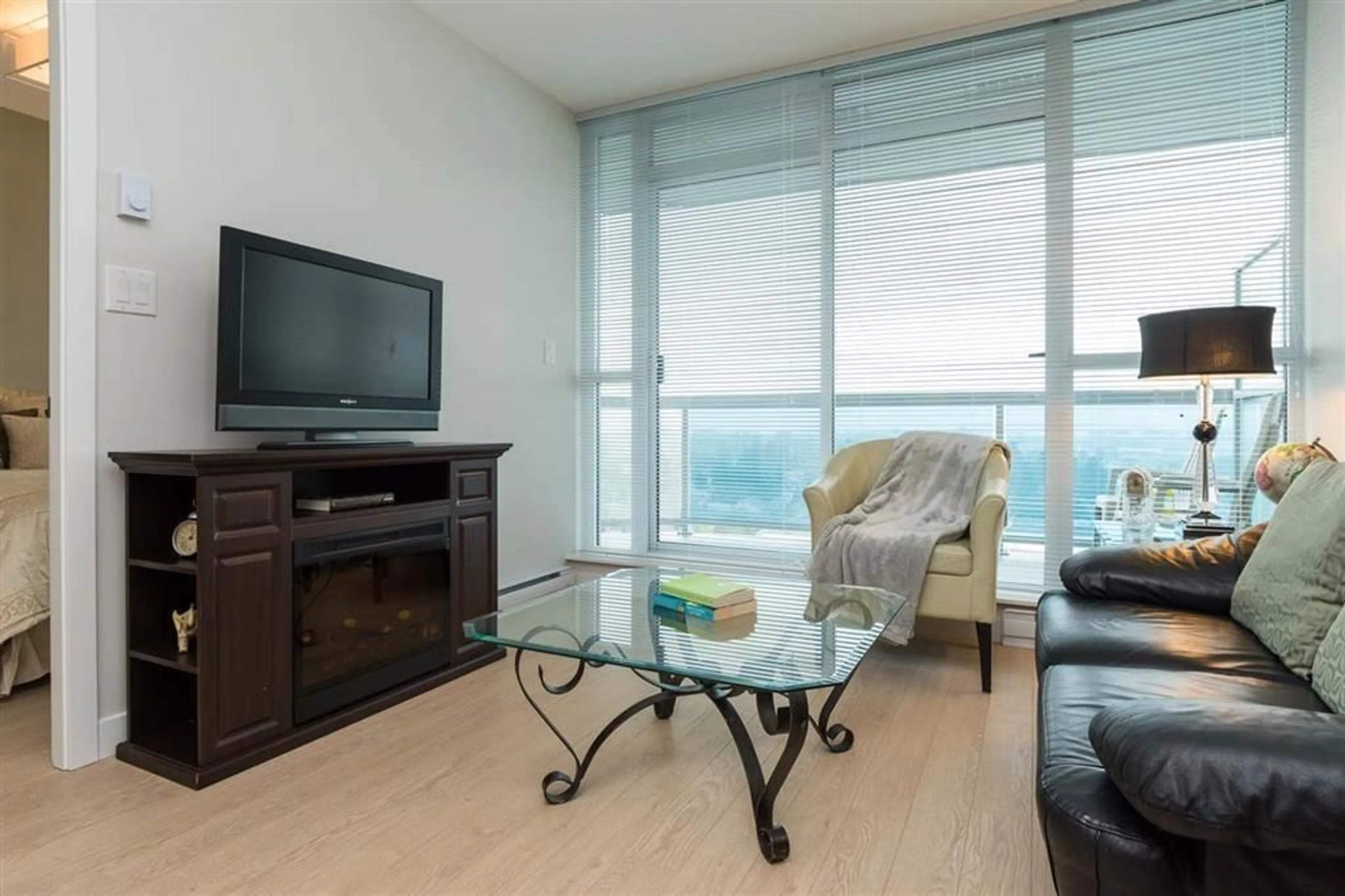 Living room, wood floors for 1903 11967 80 AVENUE, Delta British Columbia V4C0E2