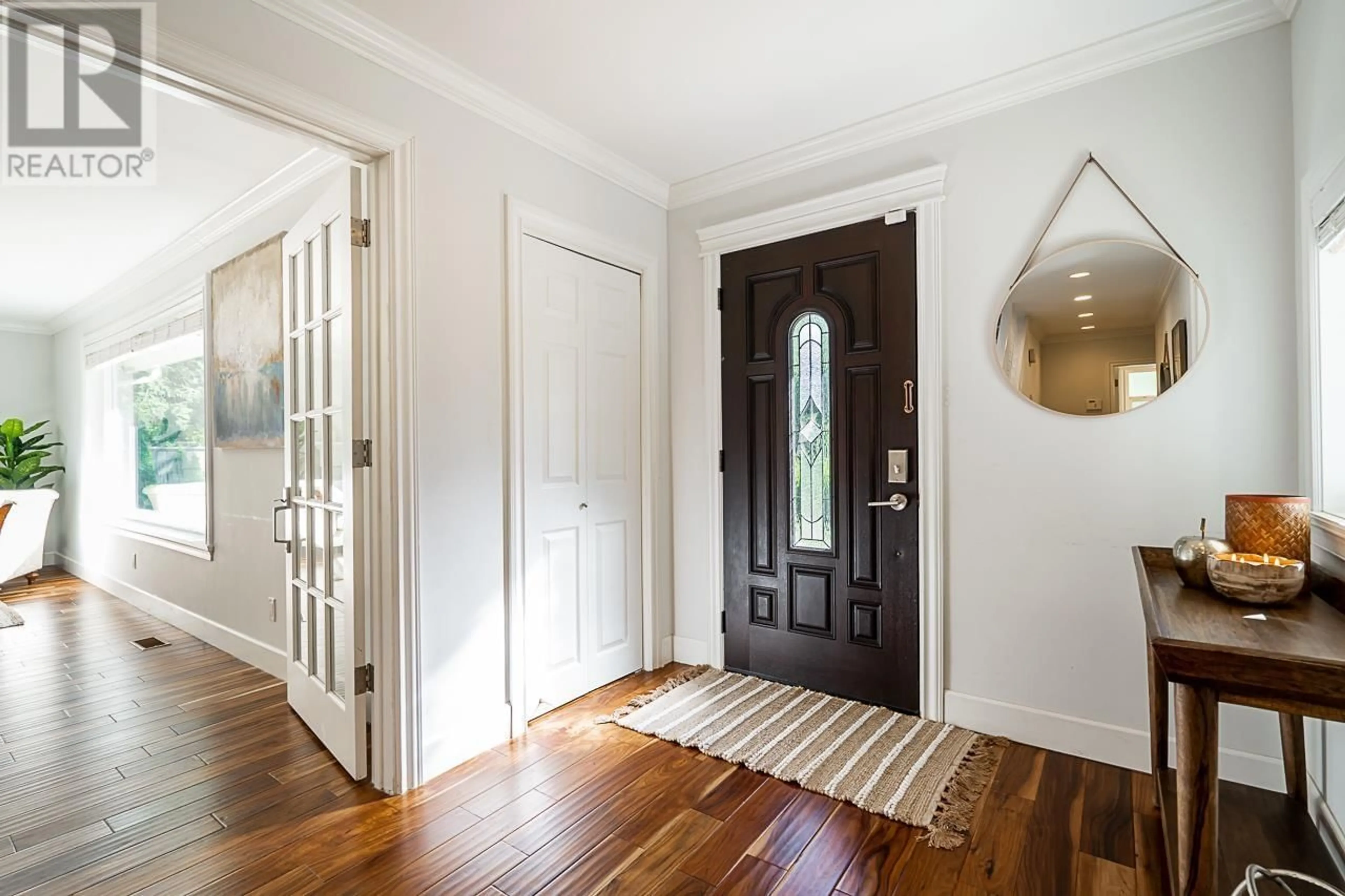 Indoor entryway, wood floors for 4650 CHERBOURG DRIVE, West Vancouver British Columbia V7W1H9