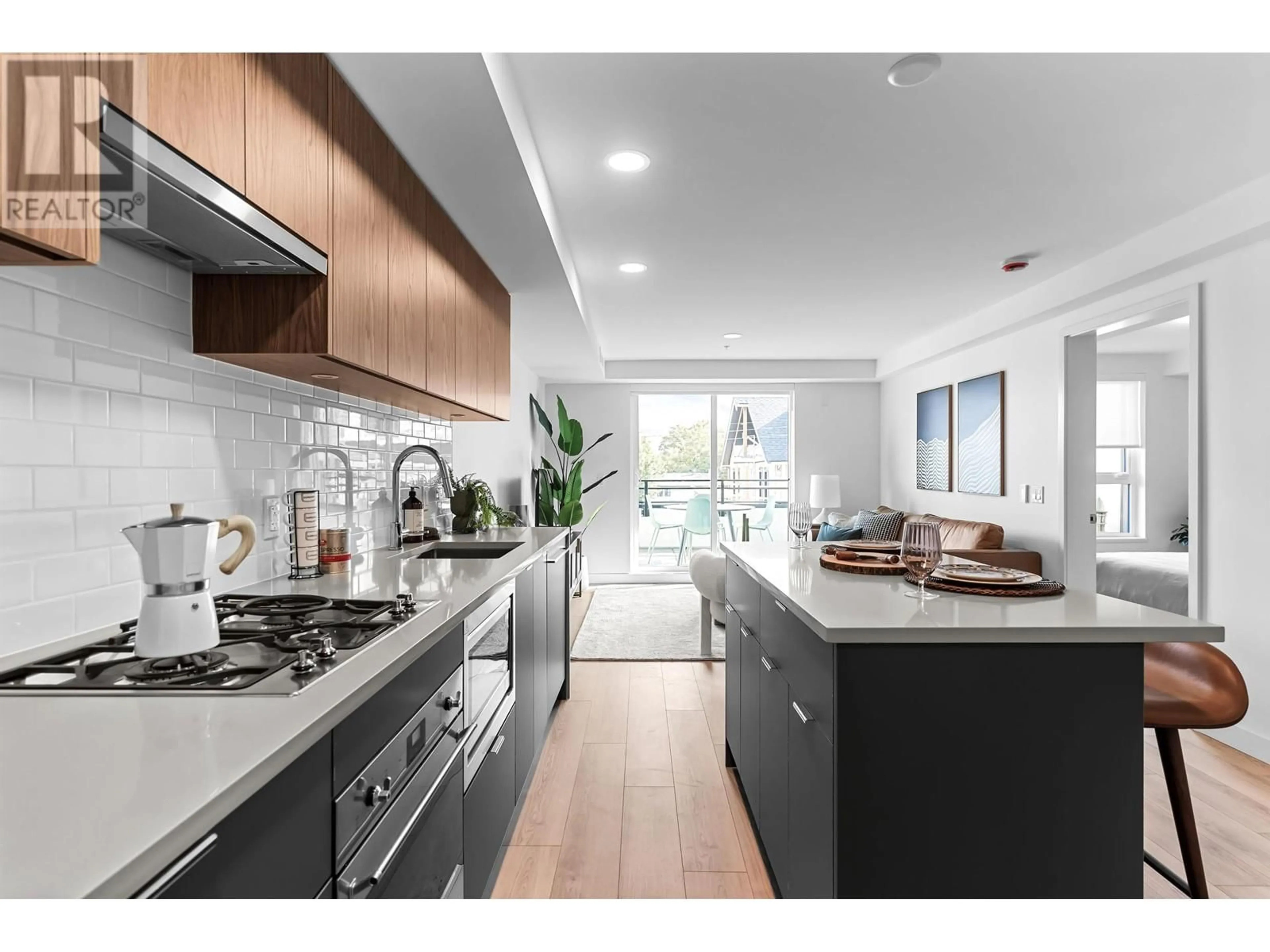 Open concept kitchen for 102 2419 GRANT STREET, Vancouver British Columbia V0V0V0