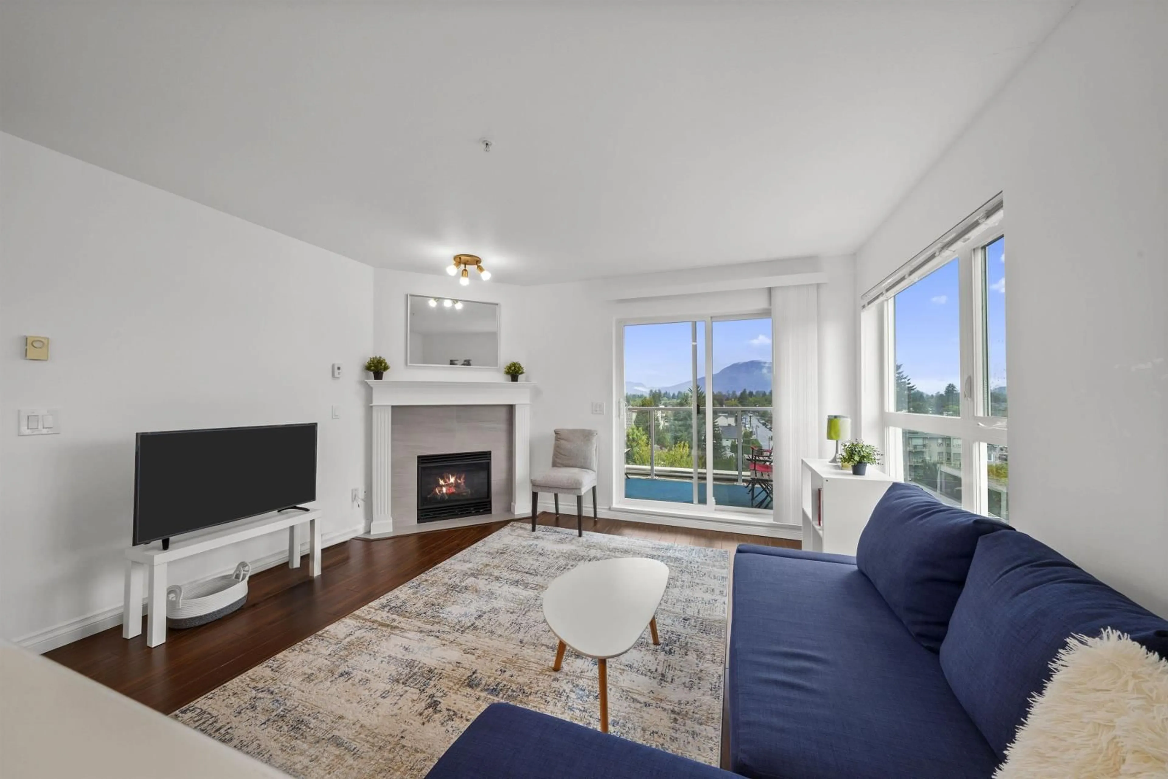 Living room, wood floors for 601 45745 PRINCESS AVENUE, Chilliwack British Columbia V2P2B5