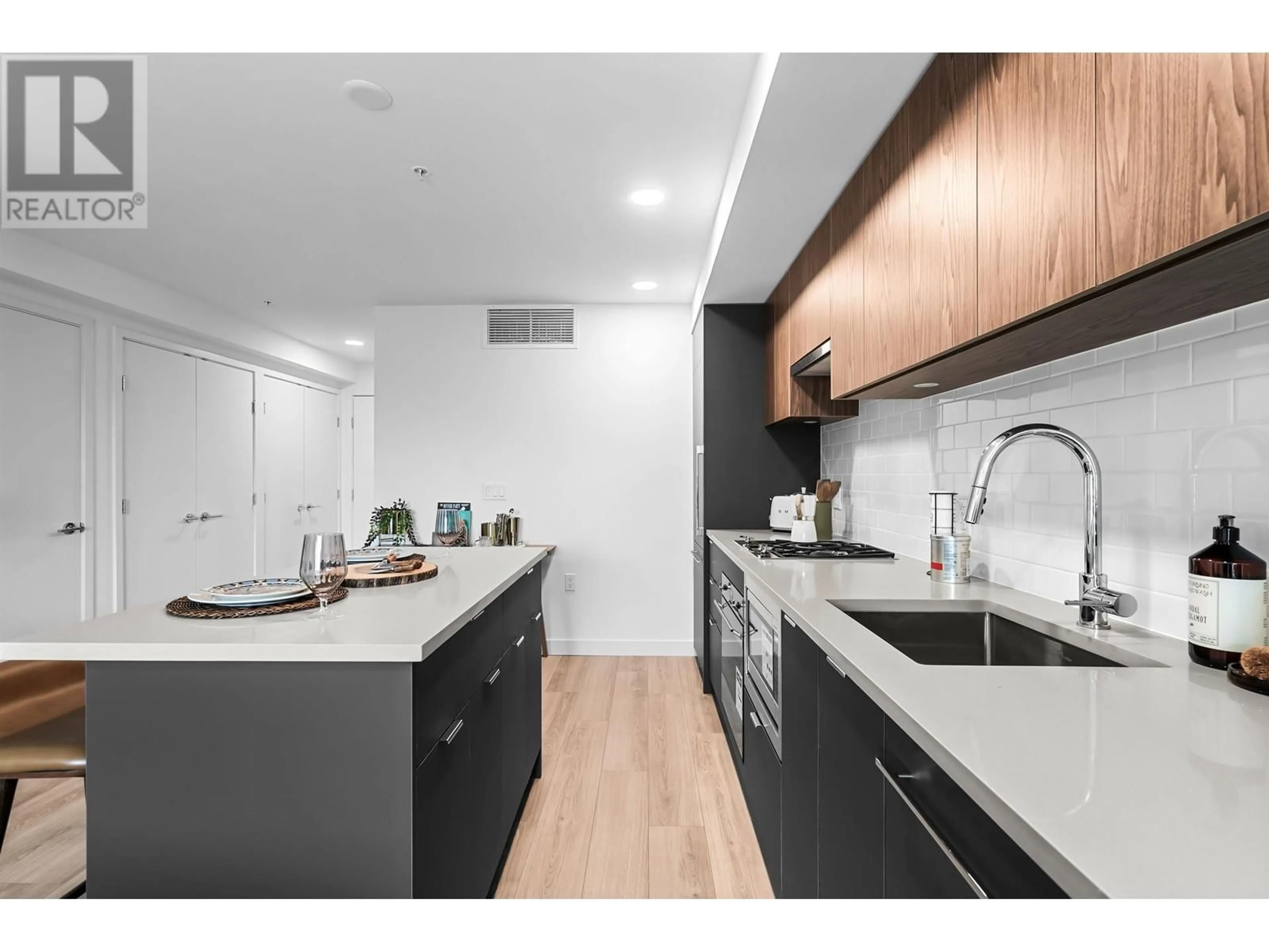 Standard kitchen, wood floors for 403 2419 GRANT STREET, Vancouver British Columbia V0V0V0