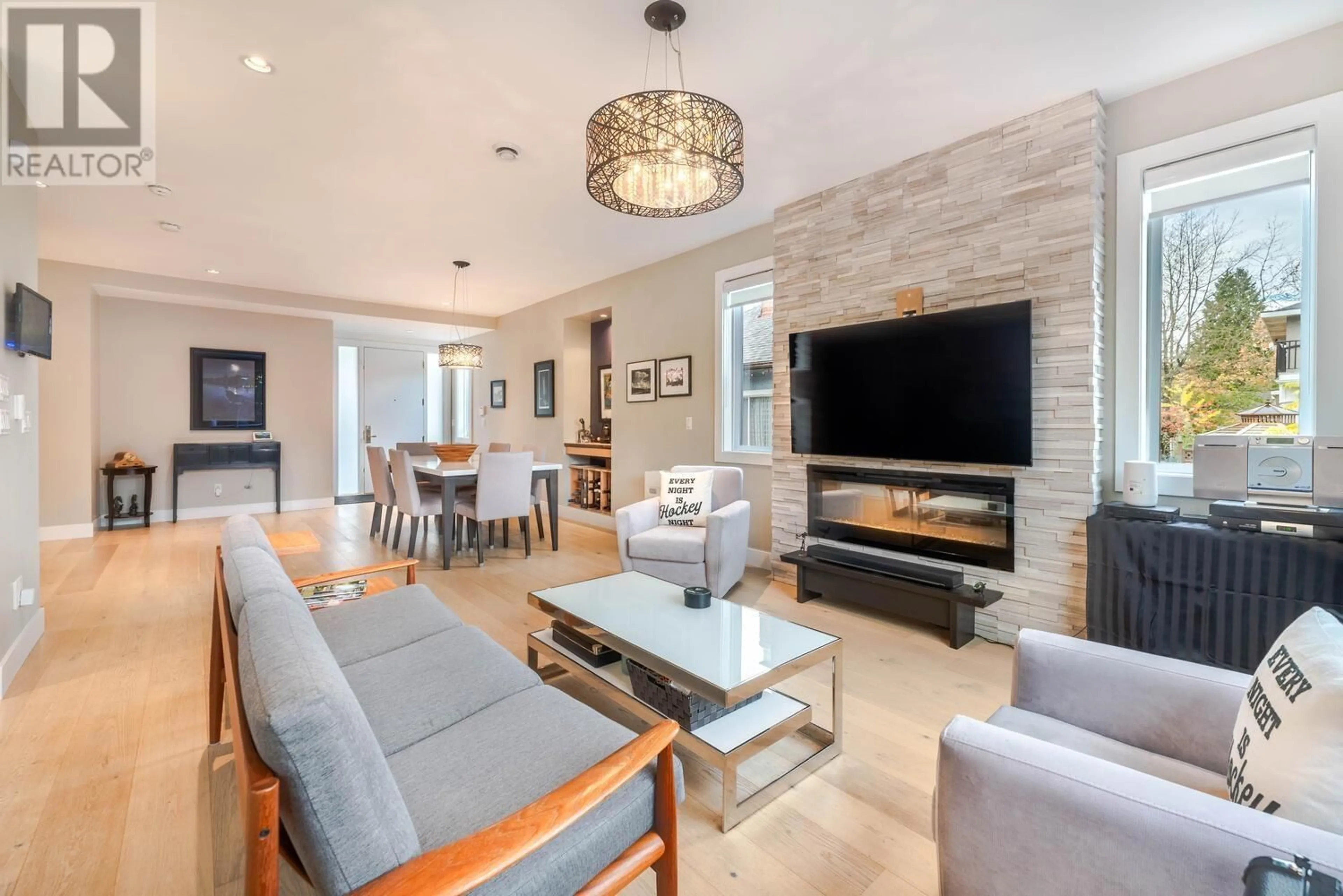 Living room, wood floors for 621 FIFTH STREET, New Westminster British Columbia V3L2Y1