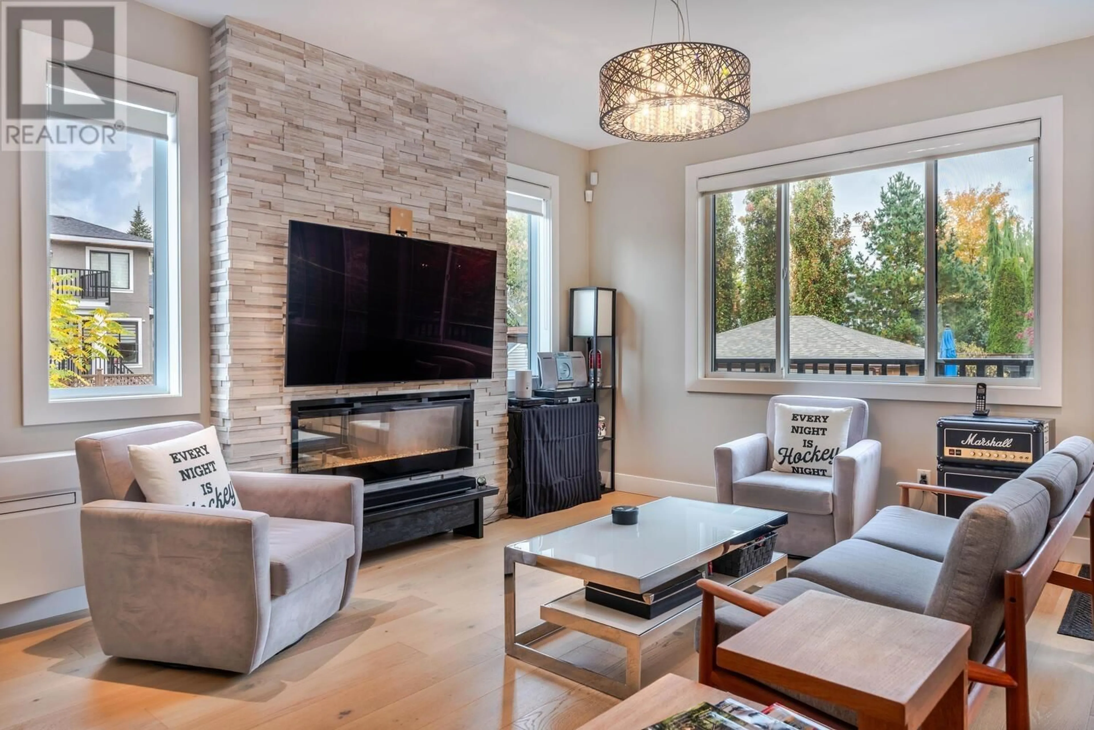 Living room, wood floors for 621 FIFTH STREET, New Westminster British Columbia V3L2Y1