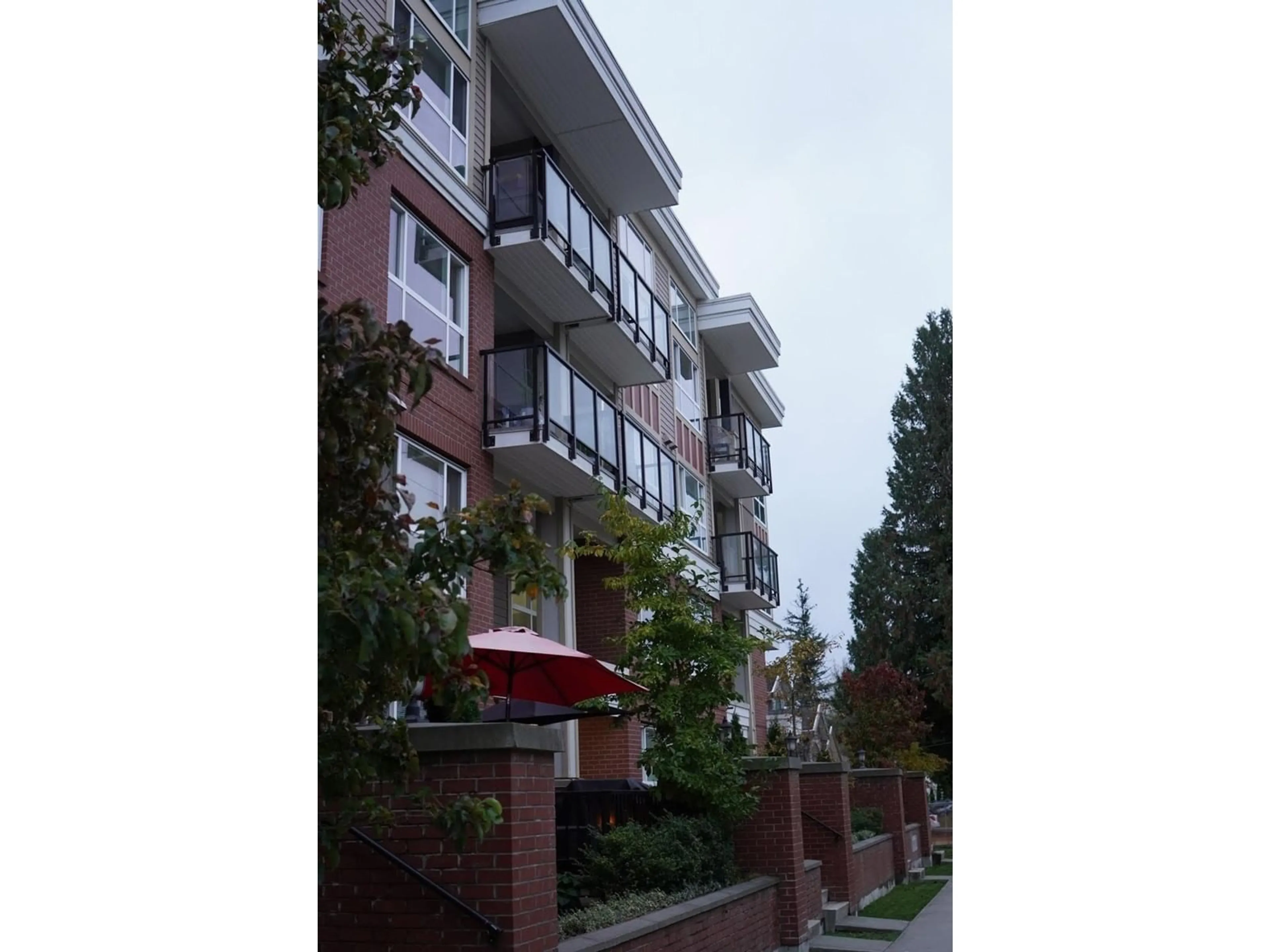 A pic from exterior of the house or condo, the front or back of building for 116 10688 140 STREET, Surrey British Columbia V3T0M6