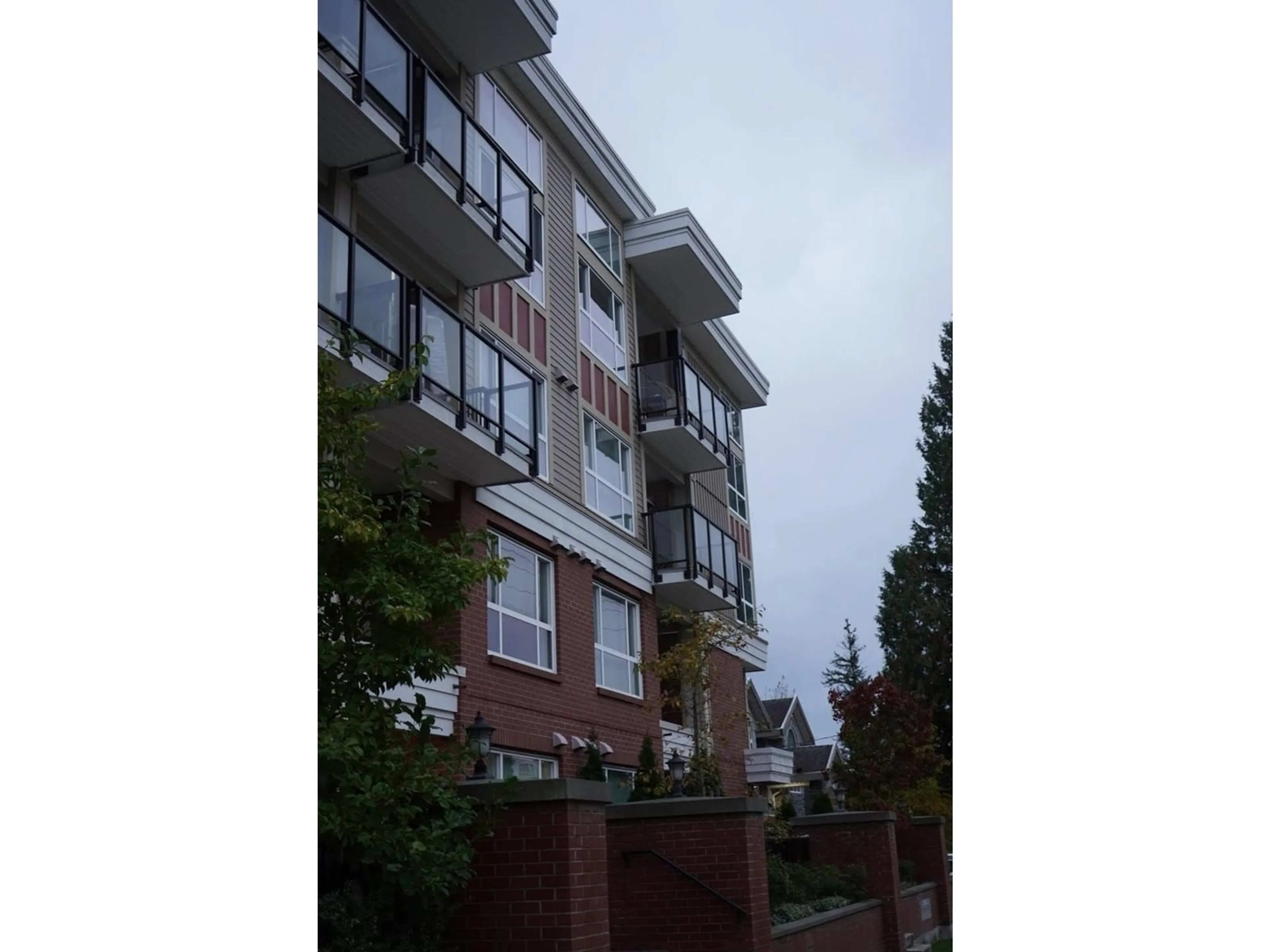 A pic from exterior of the house or condo, the front or back of building for 116 10688 140 STREET, Surrey British Columbia V3T0M6