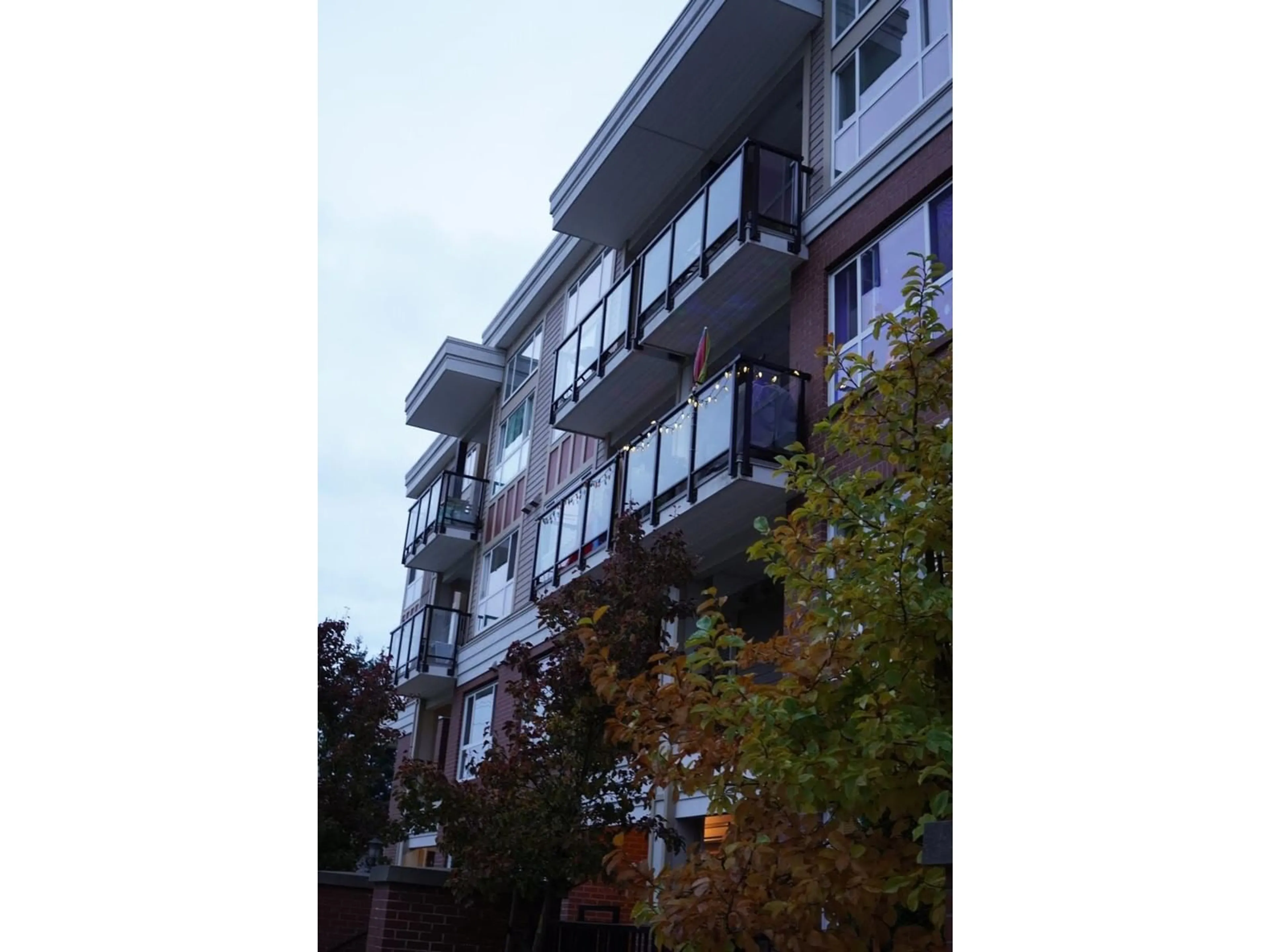 A pic from exterior of the house or condo, the front or back of building for 116 10688 140 STREET, Surrey British Columbia V3T0M6